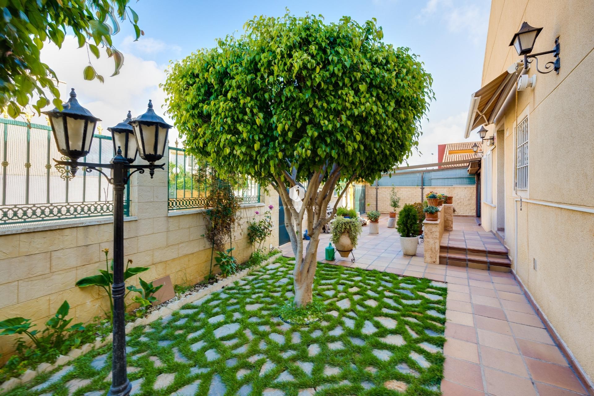 Aus zweiter Hand - Villa -
Torrevieja - aguas nuevas