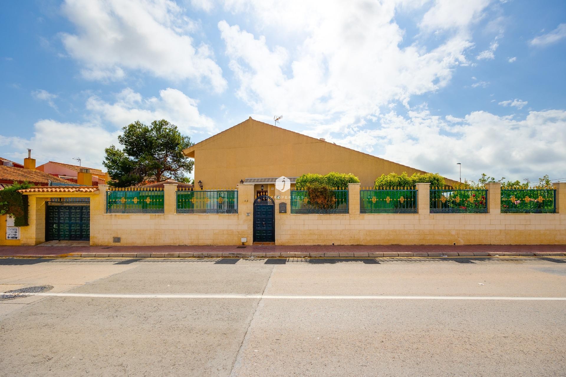 Aus zweiter Hand - Villa -
Torrevieja - aguas nuevas