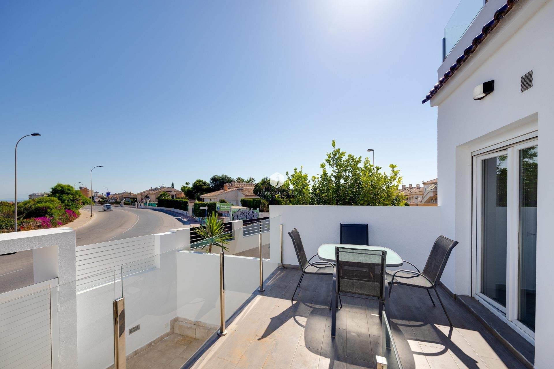 Aus zweiter Hand - Villa -
Torrevieja - aguas nuevas