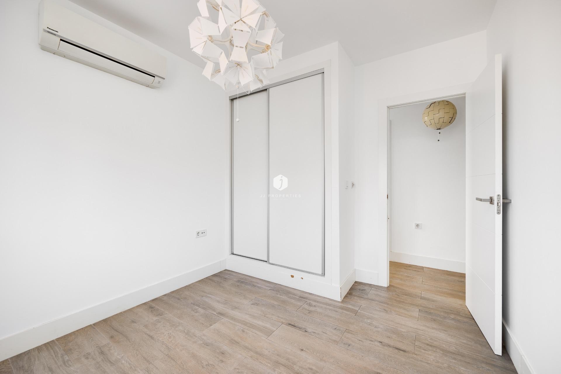 Aus zweiter Hand - Villa -
Torrevieja - aguas nuevas