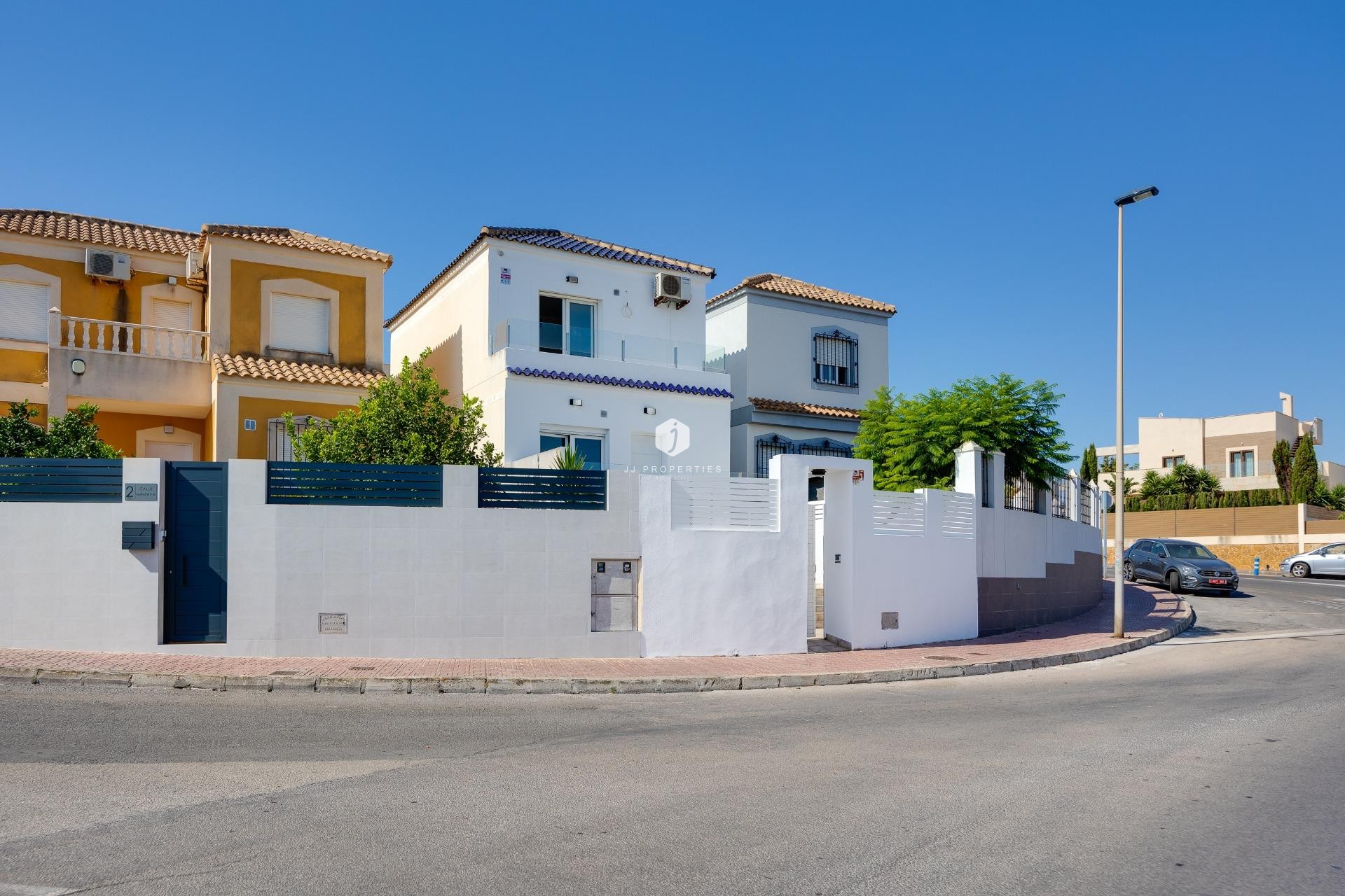 Aus zweiter Hand - Villa -
Torrevieja - aguas nuevas