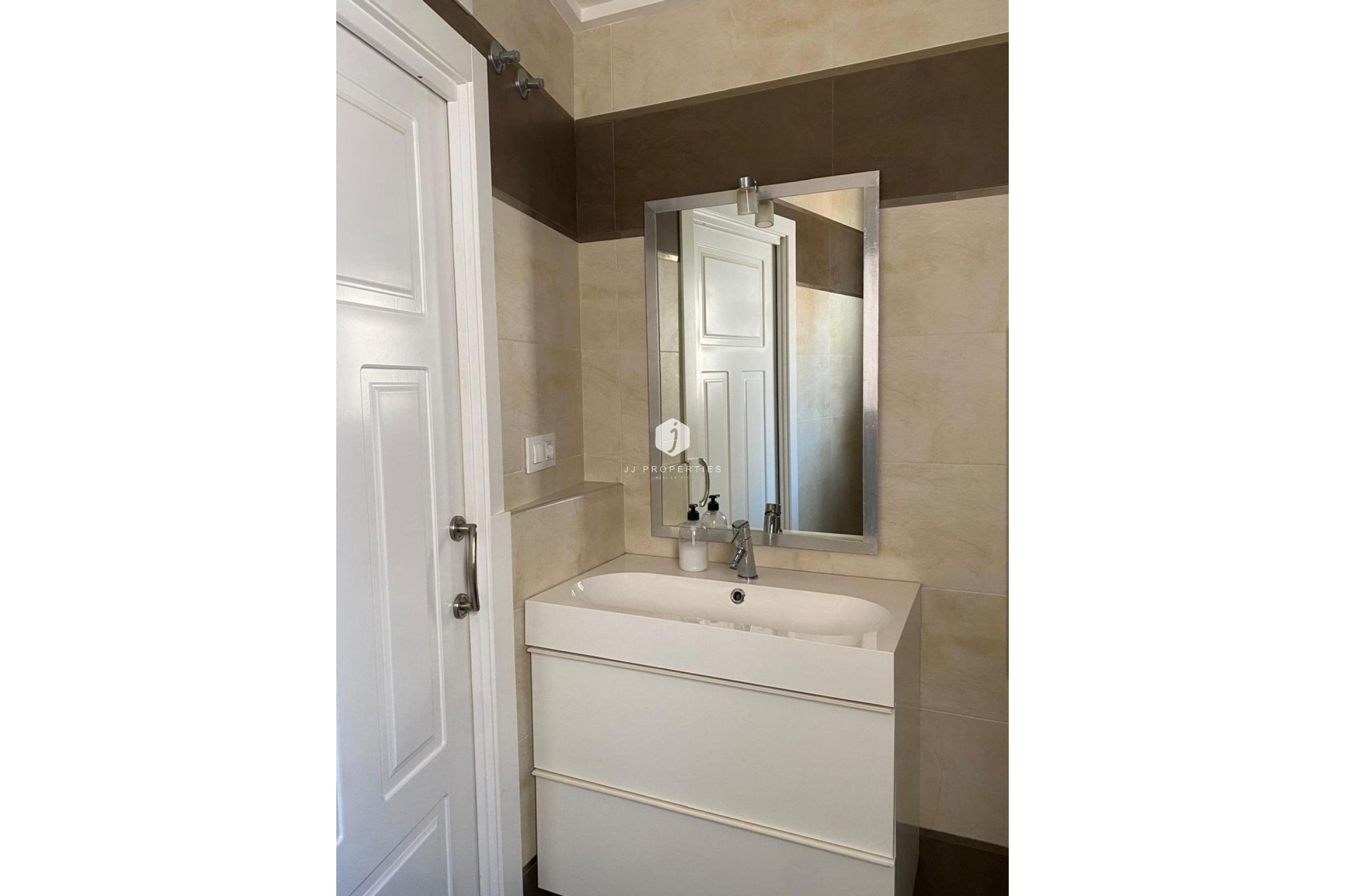 Aus zweiter Hand - Villa -
Torrevieja - Centro - Muelle Pesquero