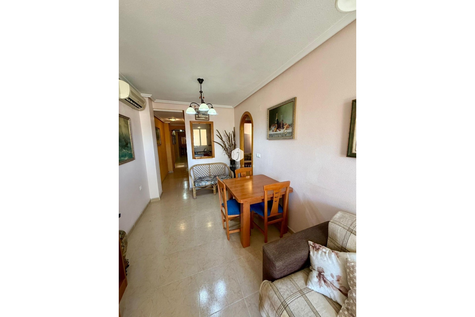 Aus zweiter Hand - Villa -
Torrevieja - Centro