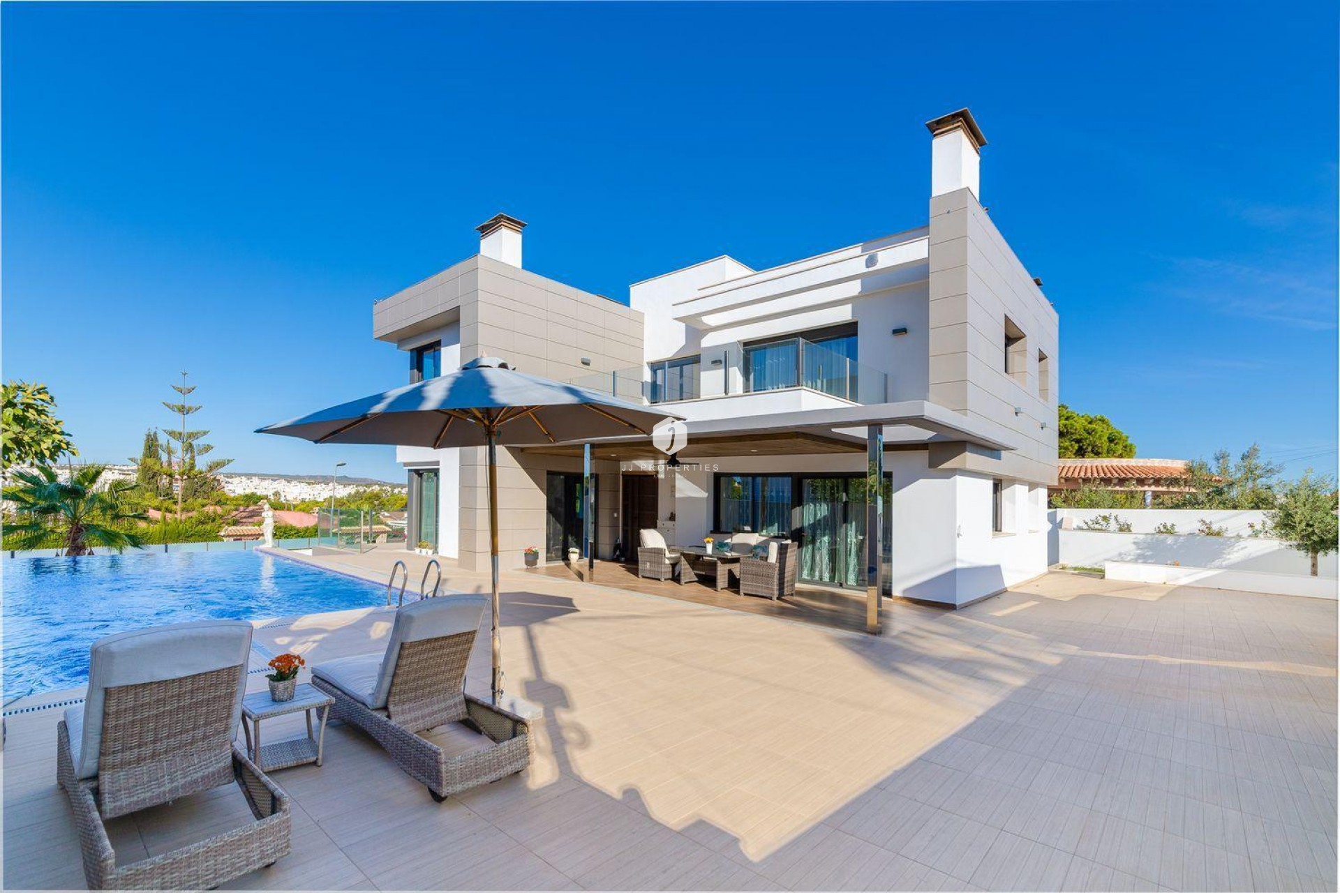 Aus zweiter Hand - Villa -
Torrevieja - Costa Blanca