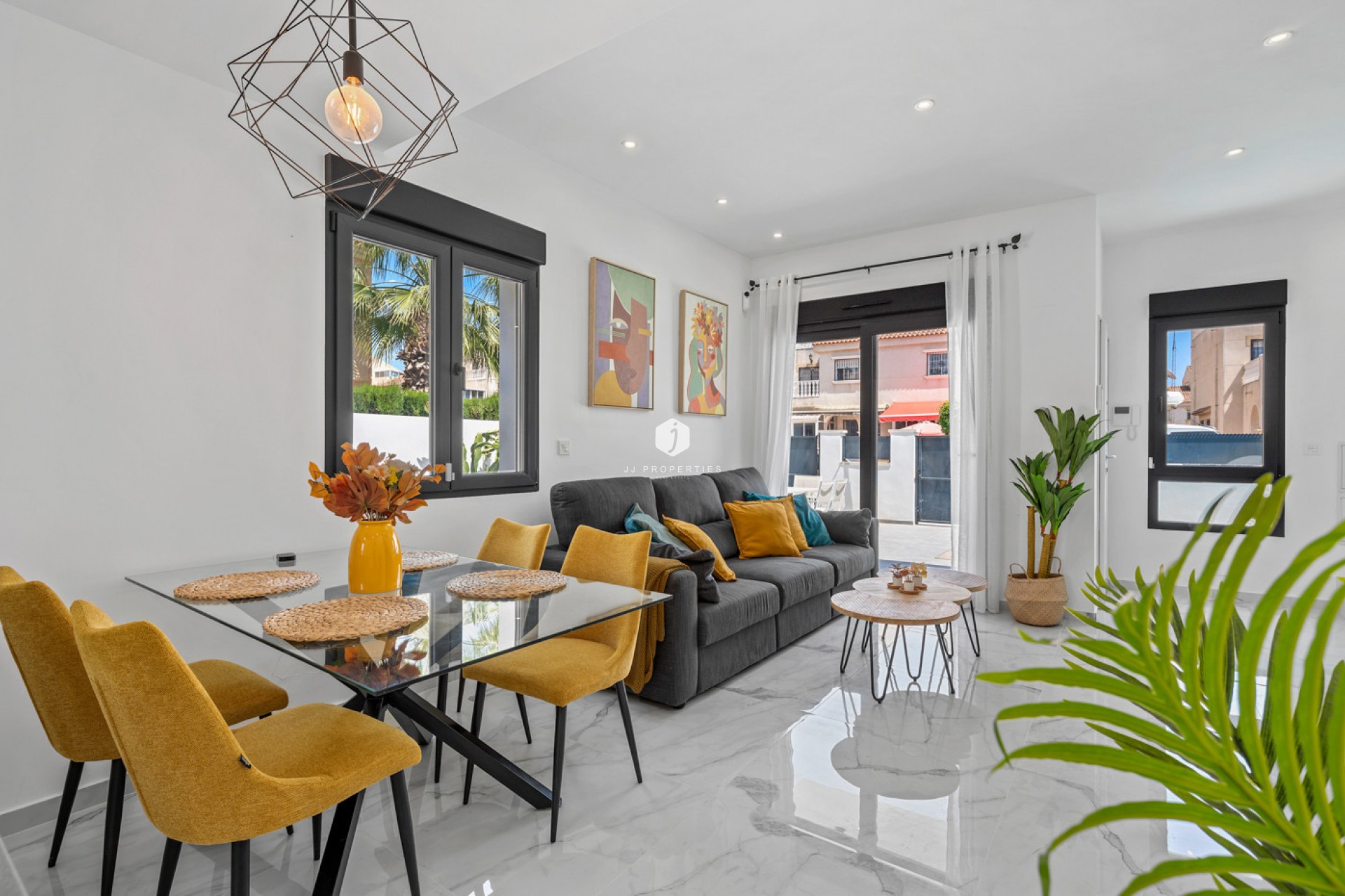 Aus zweiter Hand - Villa -
Torrevieja - Costa Blanca