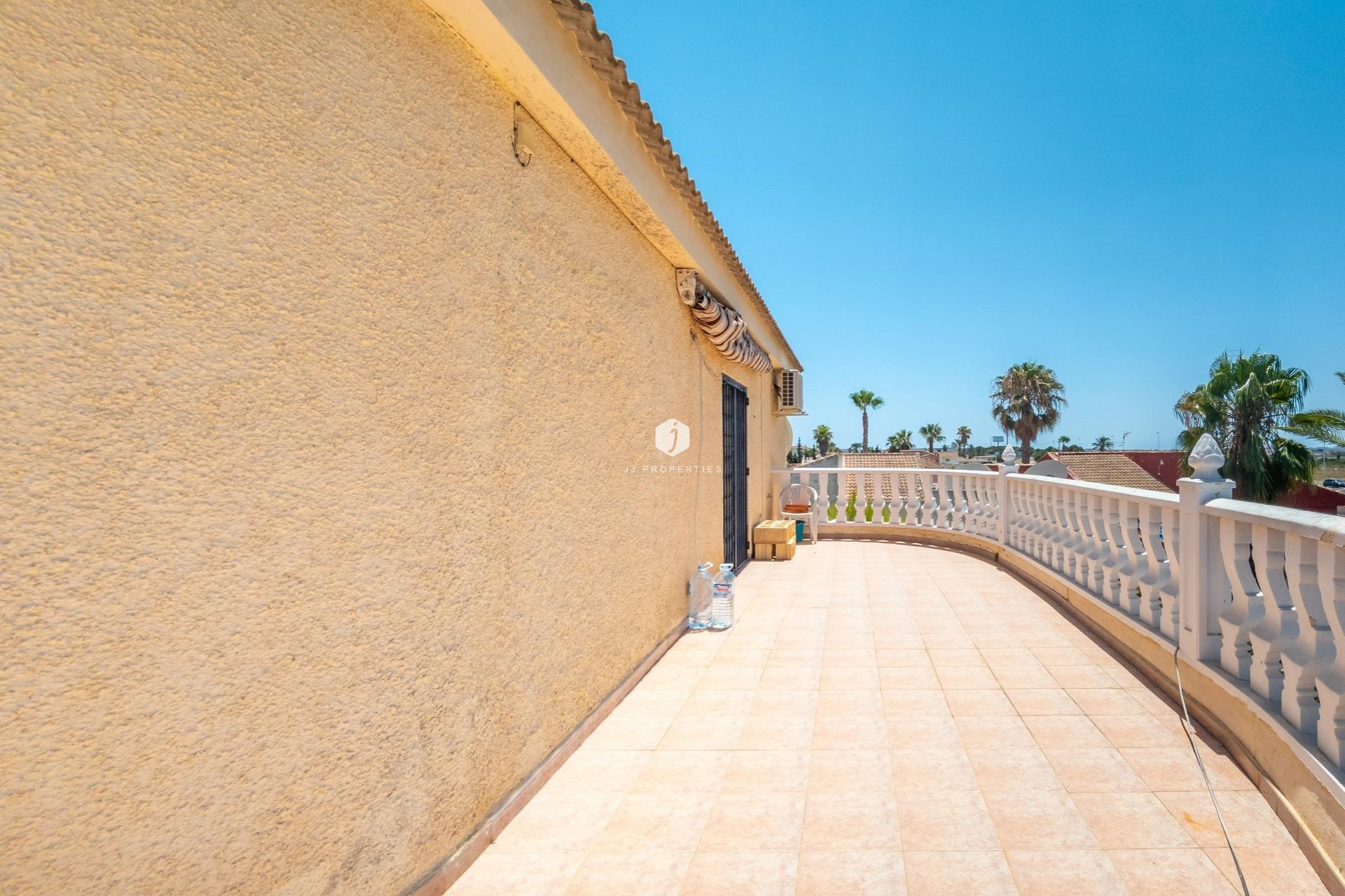 Aus zweiter Hand - Villa -
Torrevieja - El chaparral