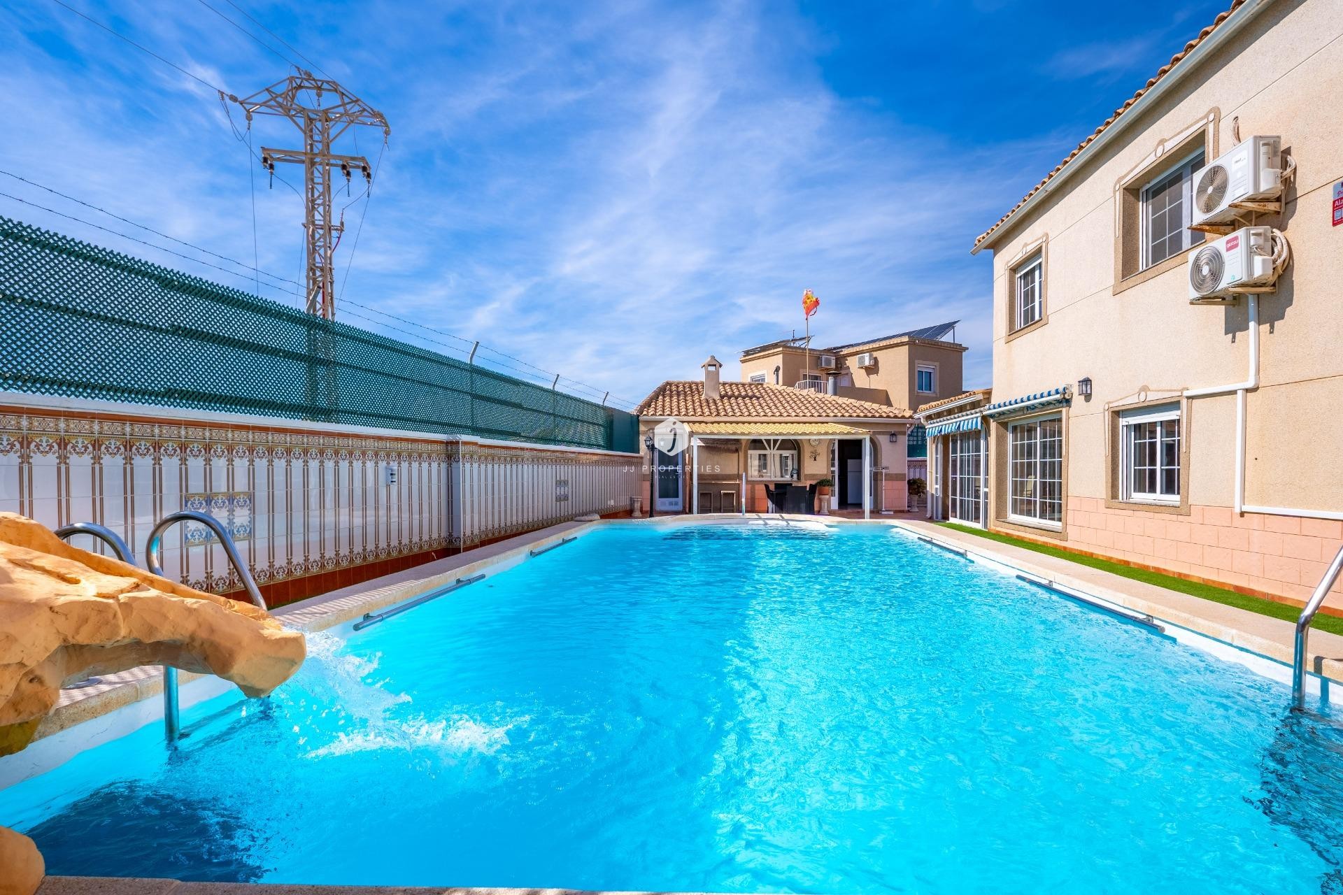 Aus zweiter Hand - Villa -
Torrevieja - El chaparral