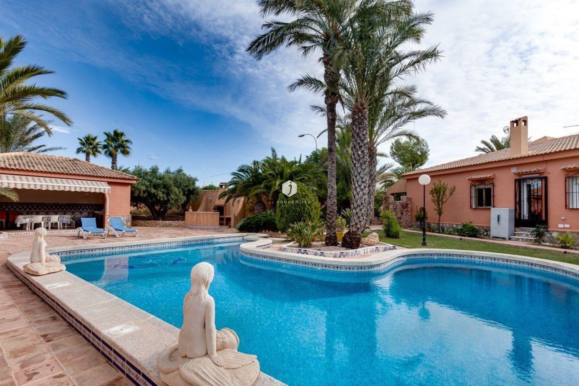 Aus zweiter Hand - Villa -
Torrevieja - El chaparral