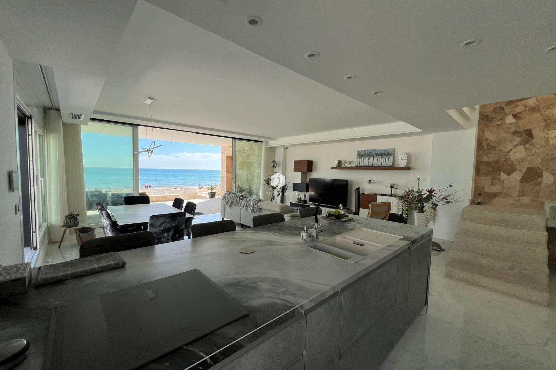 Aus zweiter Hand - Villa -
Torrevieja - La Mata