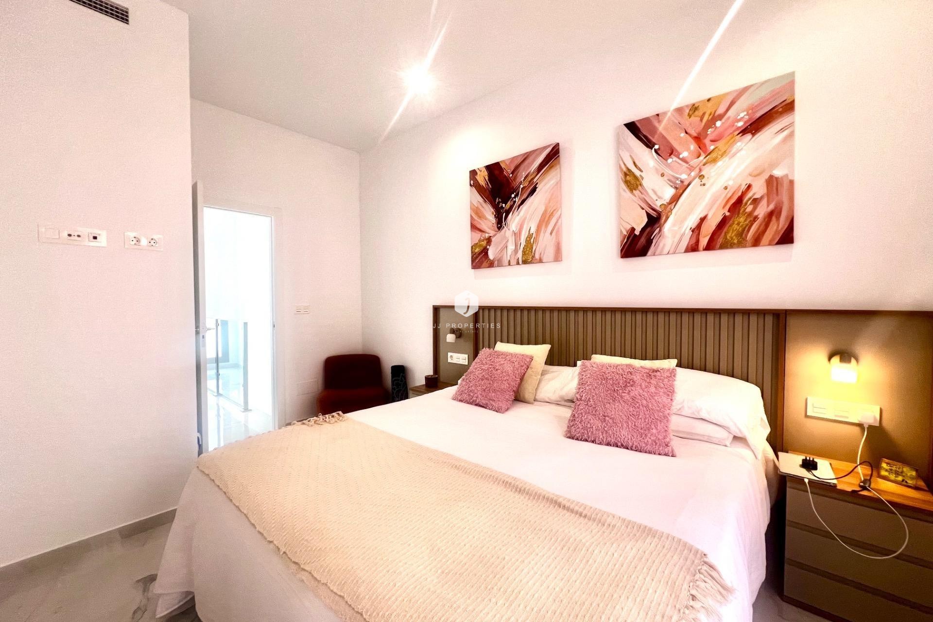 Aus zweiter Hand - Villa -
Torrevieja - La Siesta - El Salado - Torreta