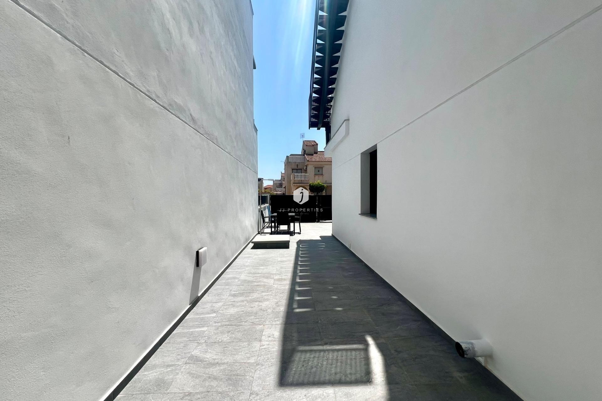 Aus zweiter Hand - Villa -
Torrevieja - La Siesta - El Salado - Torreta