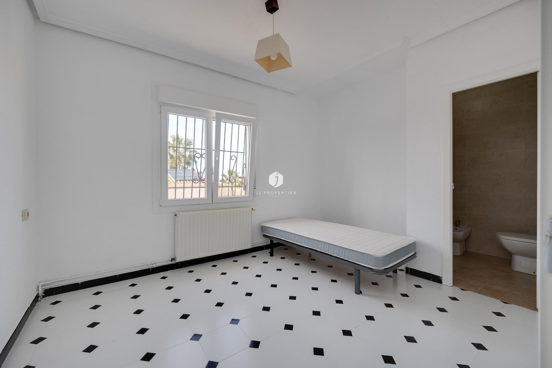 Aus zweiter Hand - Villa -
Torrevieja - La Siesta - El Salado - Torreta
