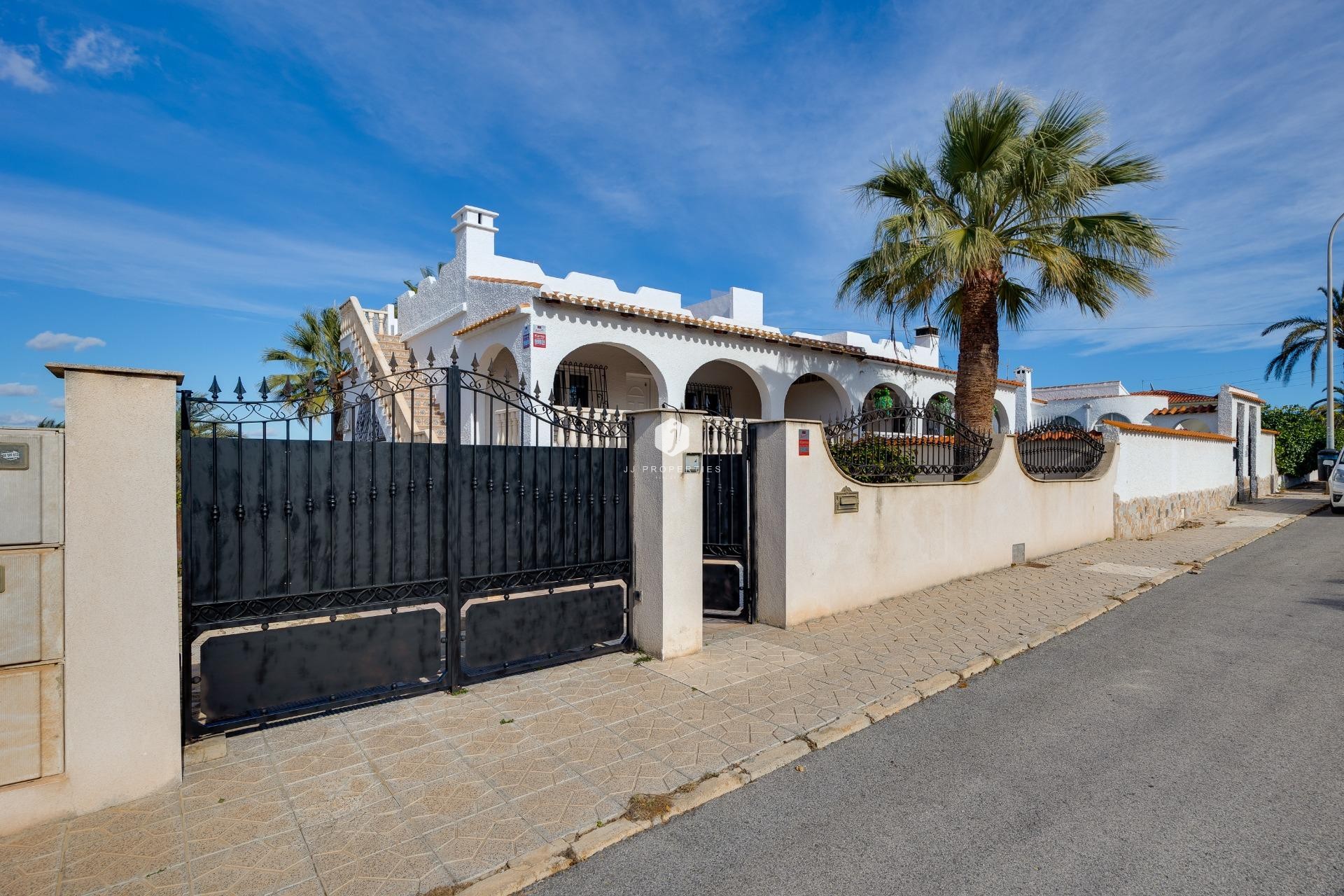 Aus zweiter Hand - Villa -
Torrevieja - La Siesta - El Salado - Torreta