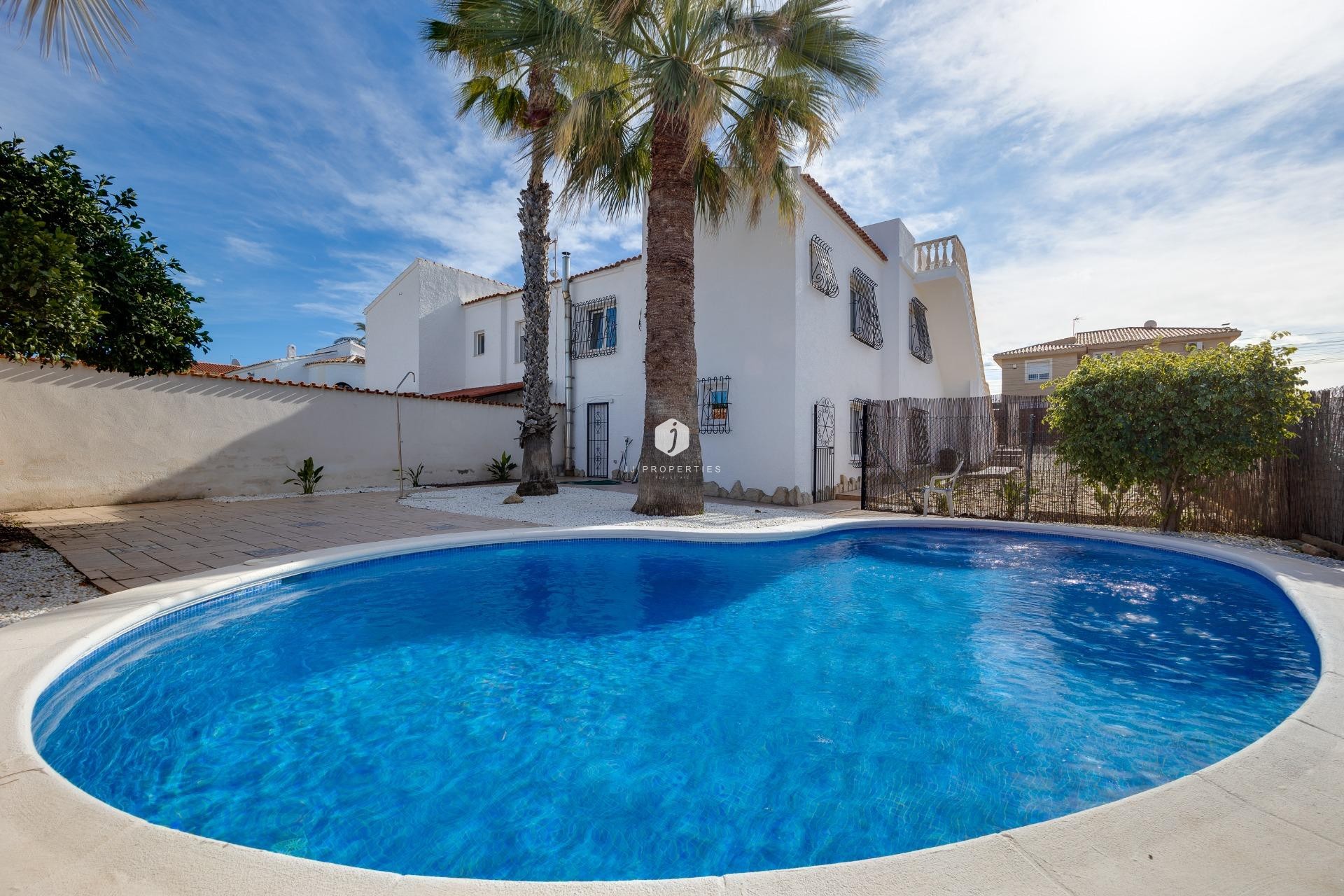 Aus zweiter Hand - Villa -
Torrevieja - La Siesta - El Salado - Torreta