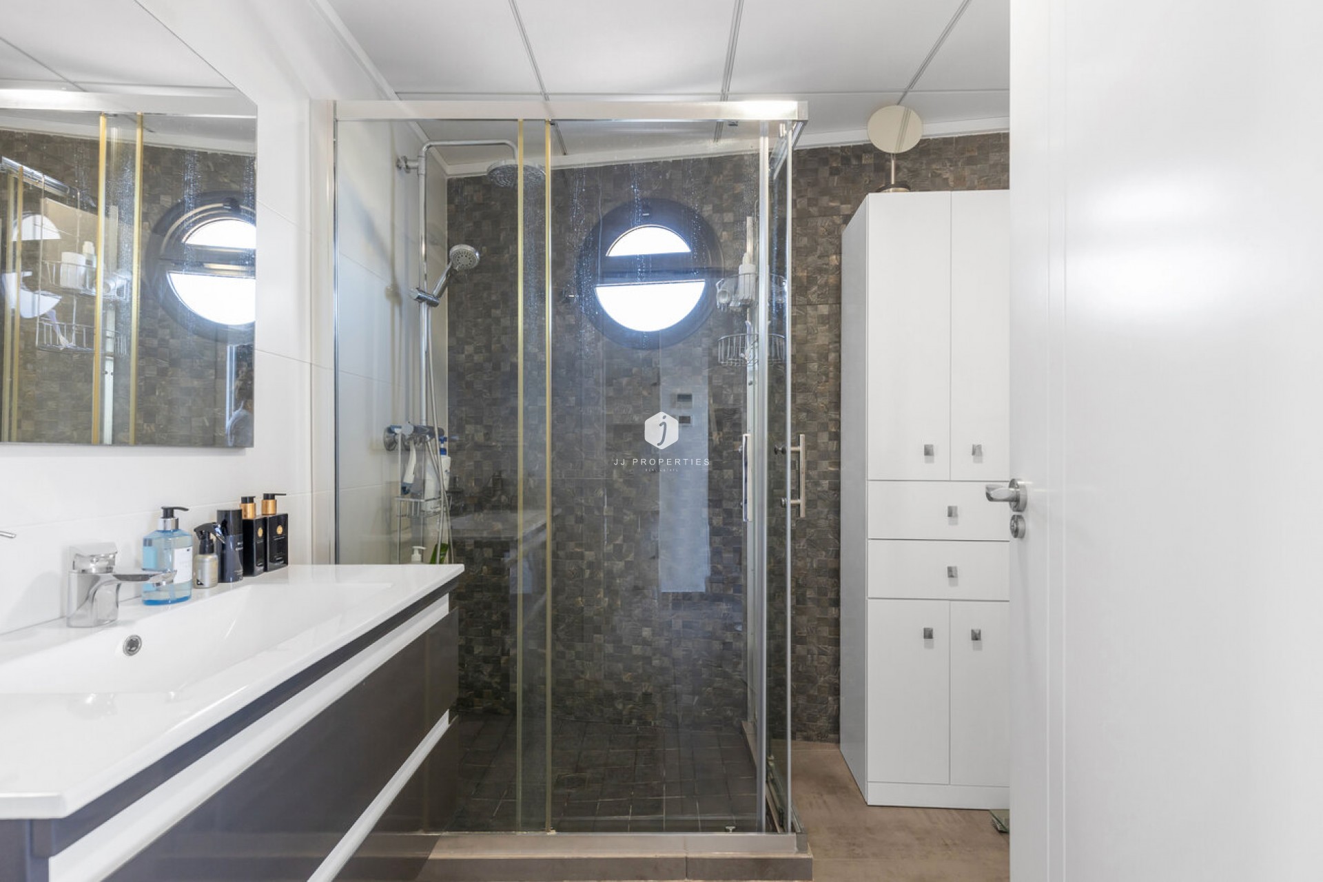 Aus zweiter Hand - Villa -
Torrevieja - Rosaleda