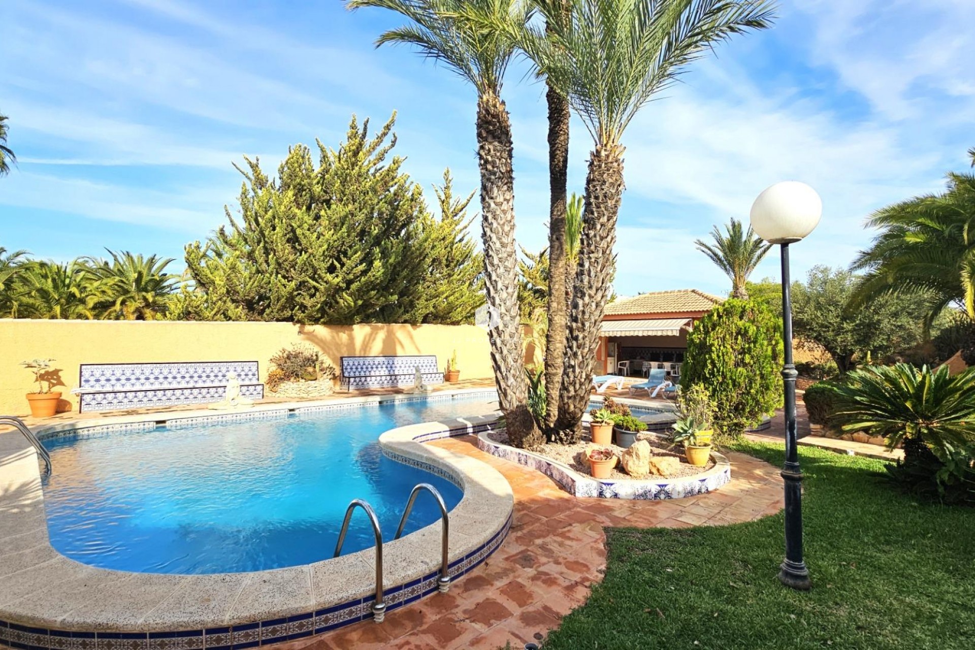 Aus zweiter Hand - Villa -
Torrevieja - San luis
