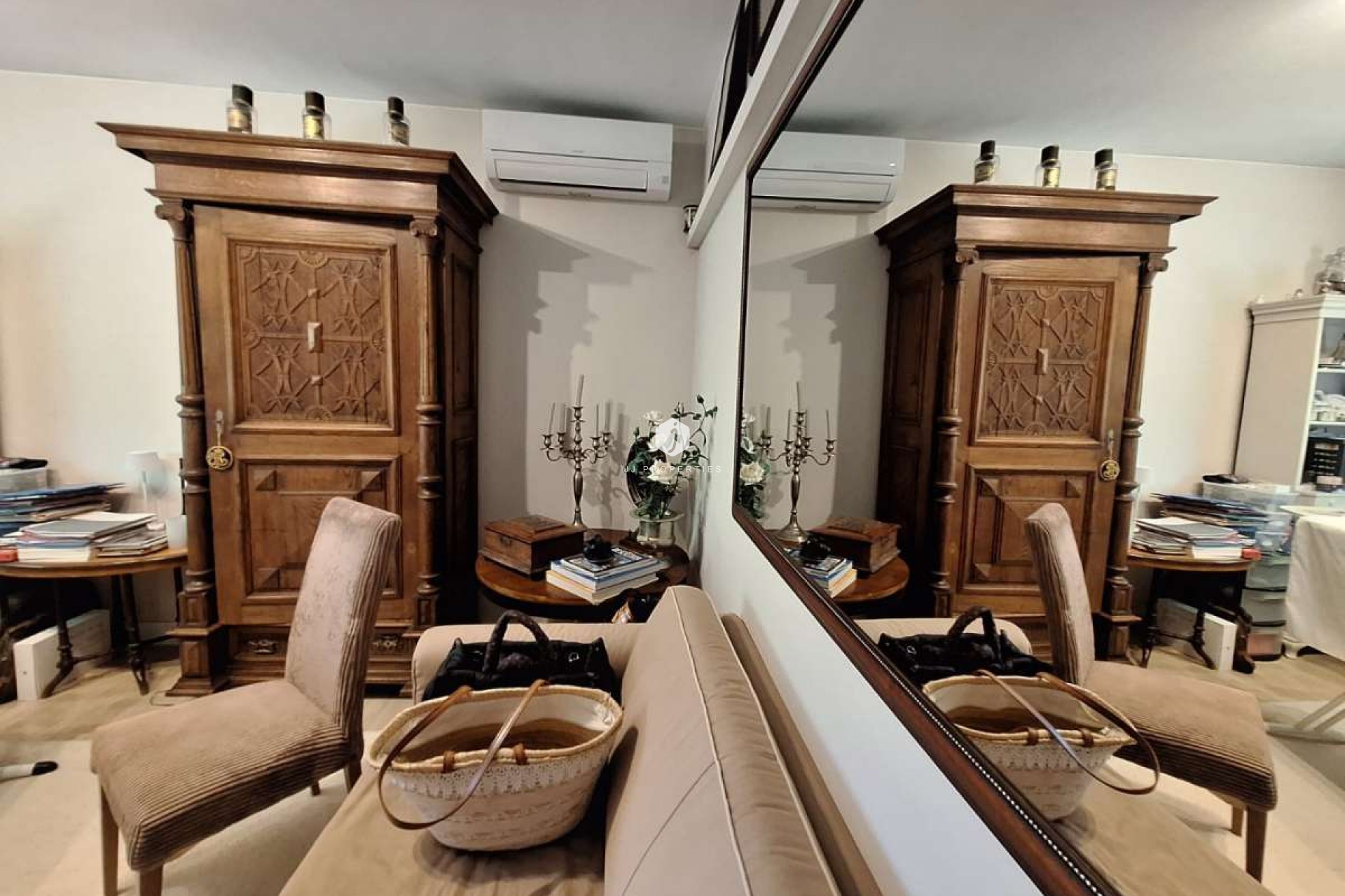 Aus zweiter Hand - Villa -
Tosalet