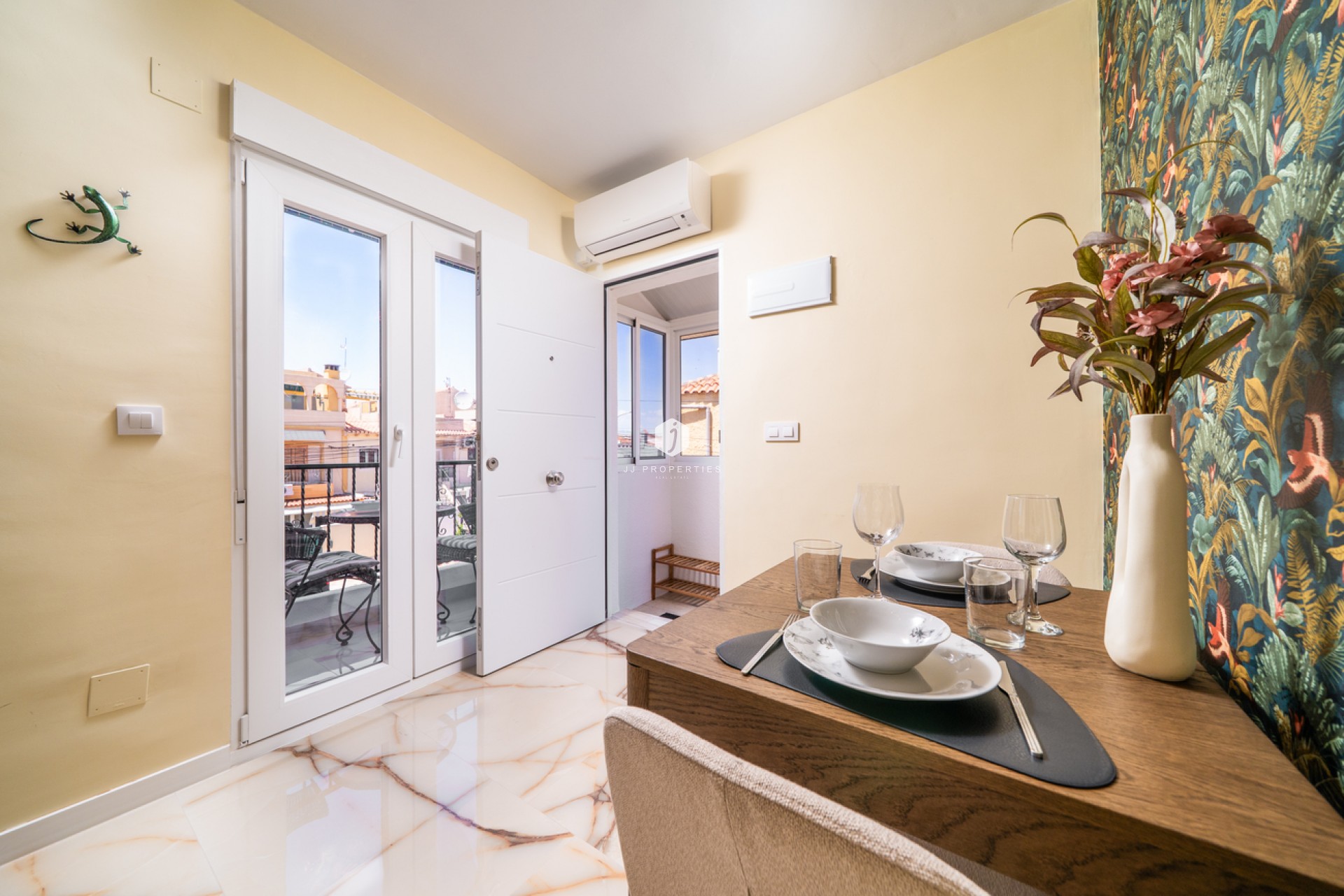 Aus zweiter Hand - Wohnung -
El Chaparral - Costa Blanca