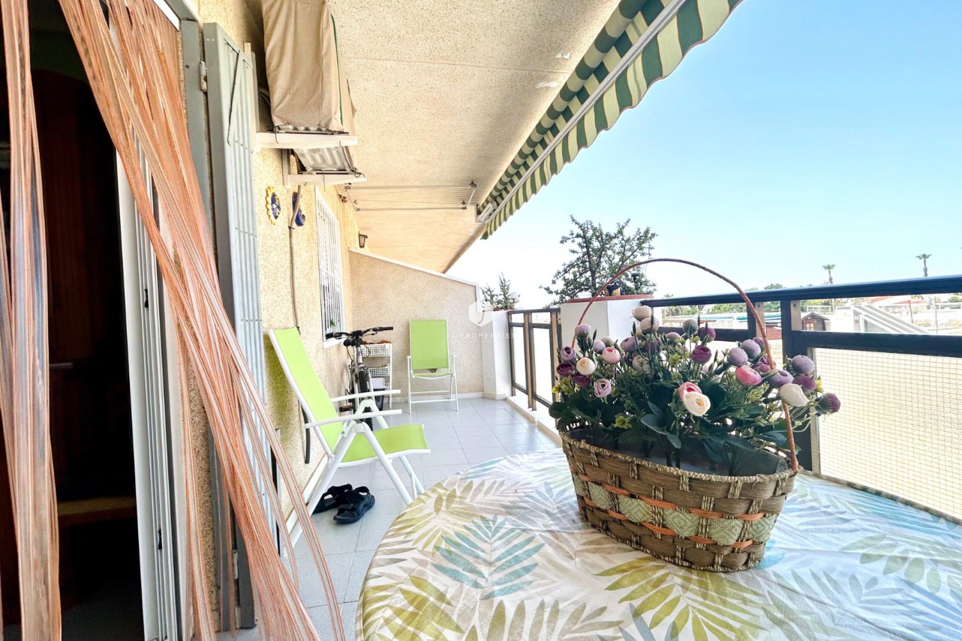 Aus zweiter Hand - Wohnung -
El Chaparral - Inland