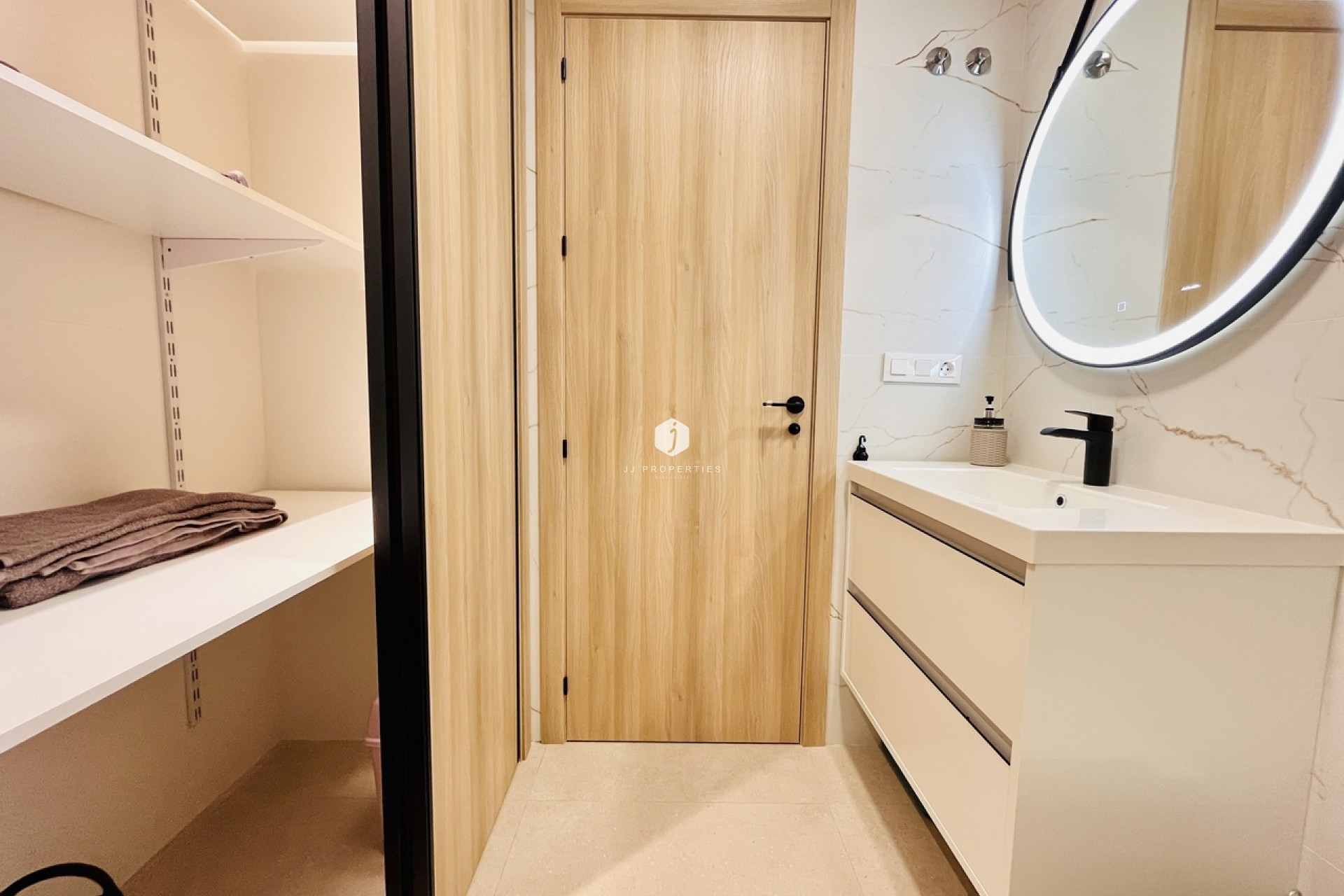 Aus zweiter Hand - Wohnung -
El Raso - Costa Blanca