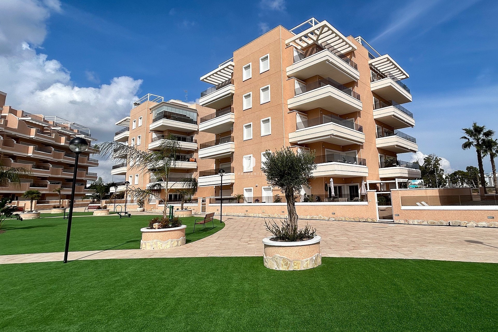 Aus zweiter Hand - Wohnung -
El Raso - Costa Blanca