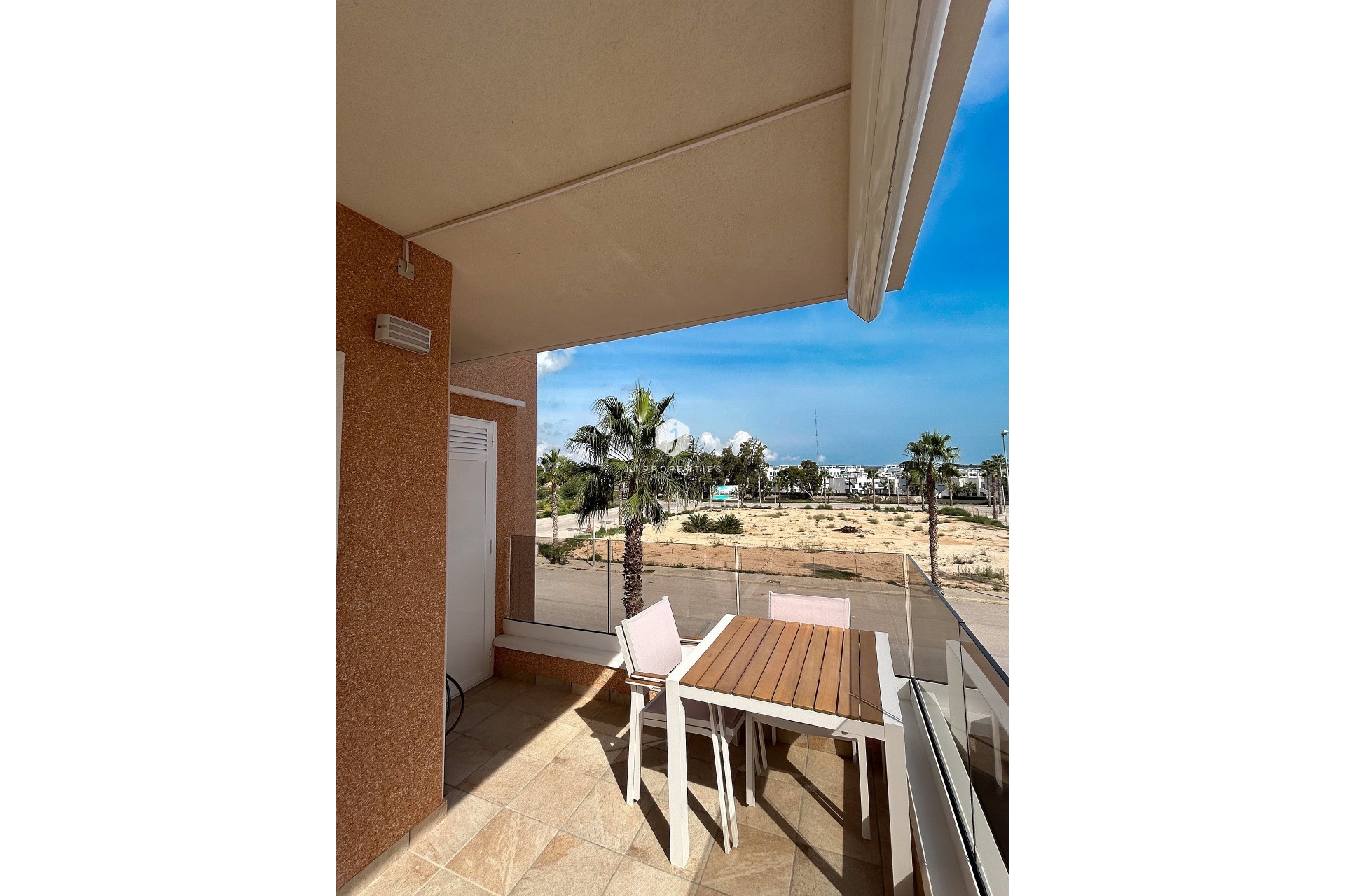 Aus zweiter Hand - Wohnung -
El Raso - Costa Blanca
