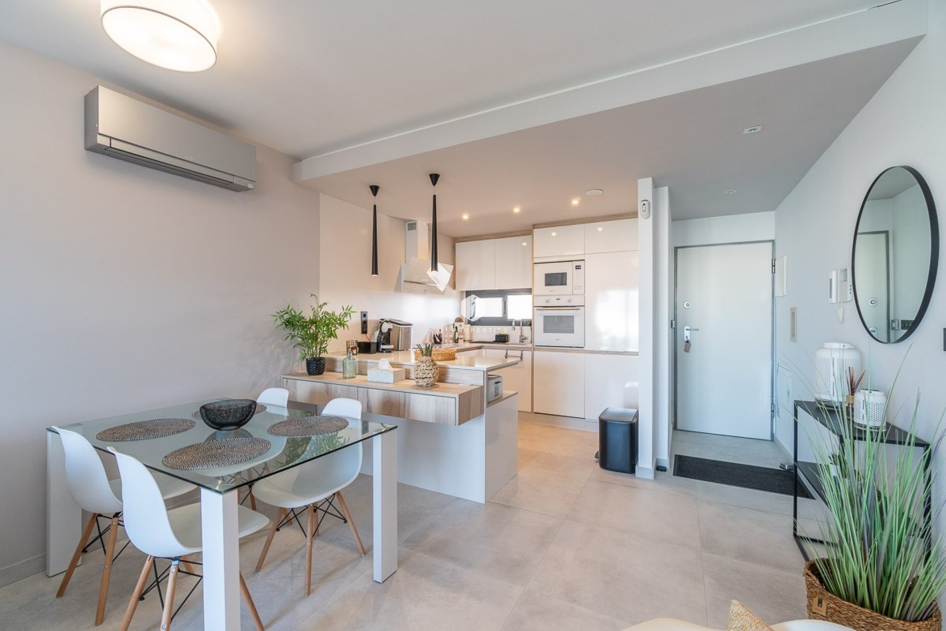Aus zweiter Hand - Wohnung -
El Raso - Costa Blanca