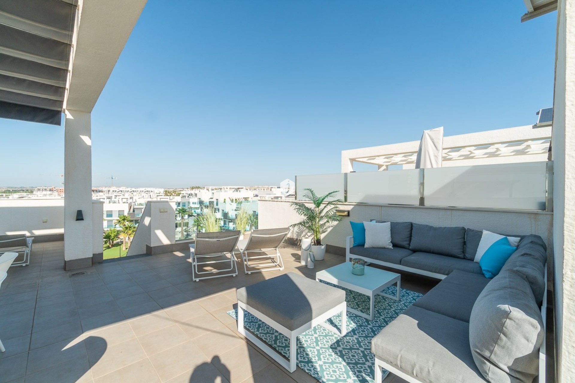 Aus zweiter Hand - Wohnung -
El Raso - Costa Blanca