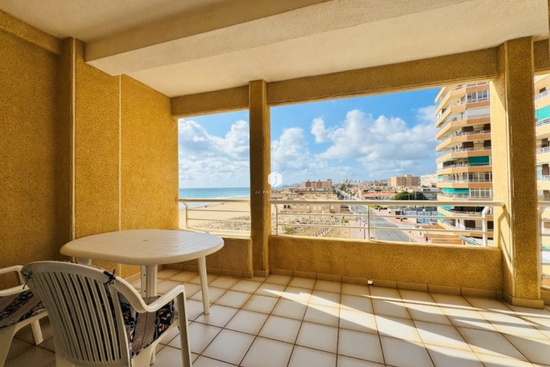 Aus zweiter Hand - Wohnung -
La Mata - Costa Blanca