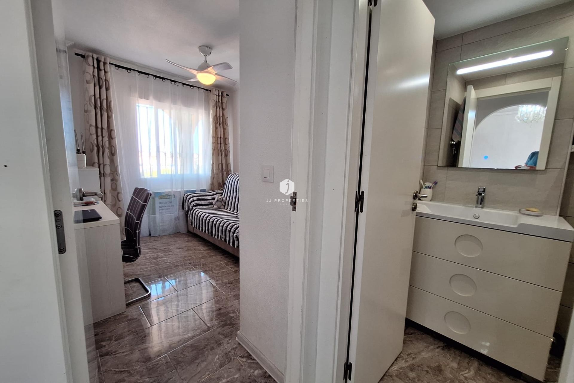 Aus zweiter Hand - Wohnung -
Orihuela Costa - La Zenia