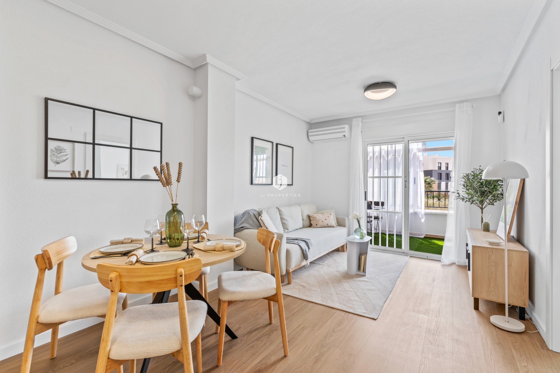 Aus zweiter Hand - Wohnung -
Playa Flamenca - Costa Blanca