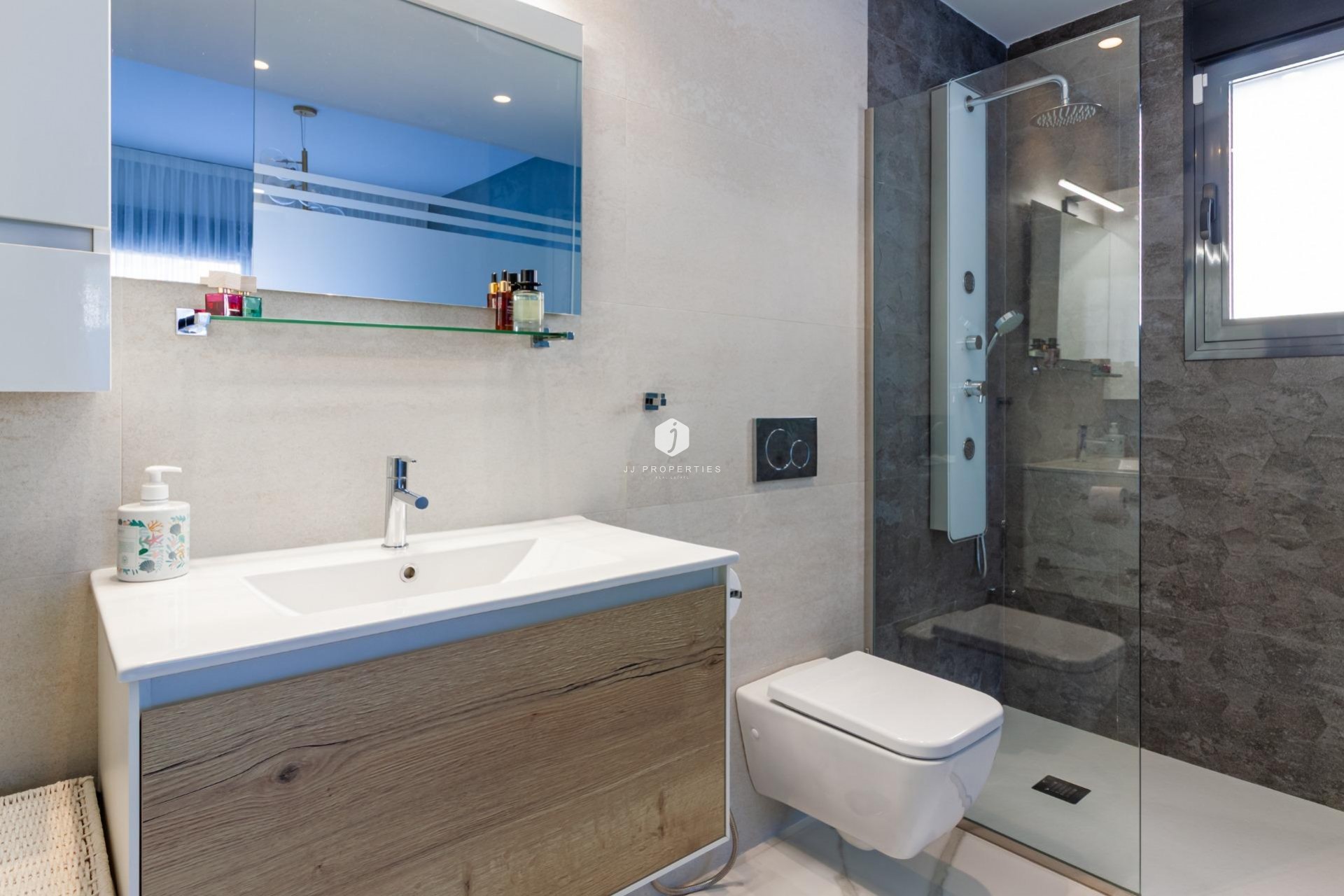 Aus zweiter Hand - Wohnung -
San Miguel de Salinas - Bellavista