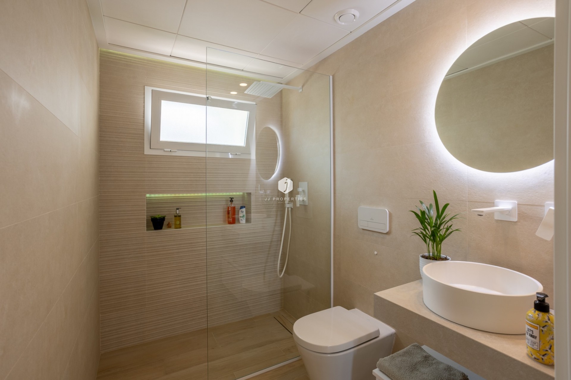 Aus zweiter Hand - Wohnung -
San Miguel de Salinas - Inland