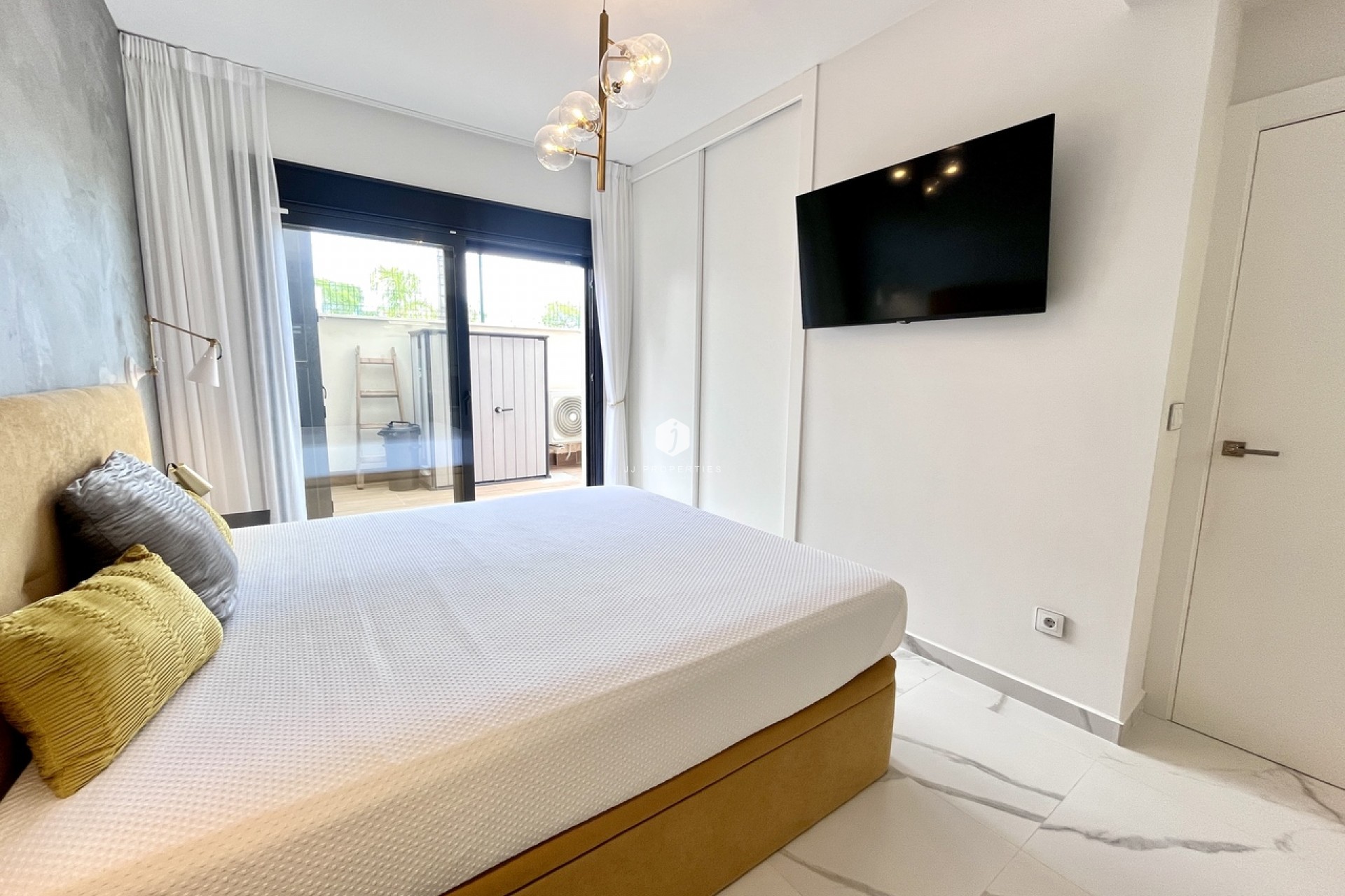 Aus zweiter Hand - Wohnung -
San Miguel de Salinas - Inland