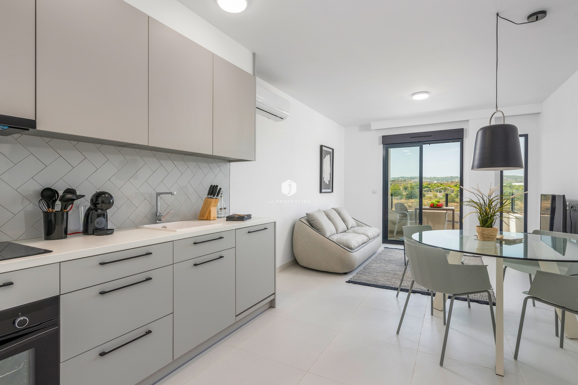 Aus zweiter Hand - Wohnung -
San Miguel de Salinas - Inland