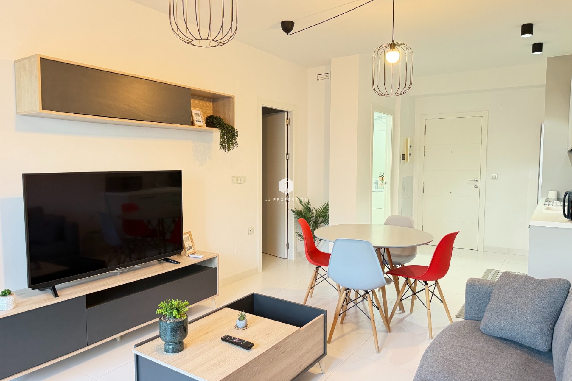 Aus zweiter Hand - Wohnung -
San Miguel de Salinas - Inland