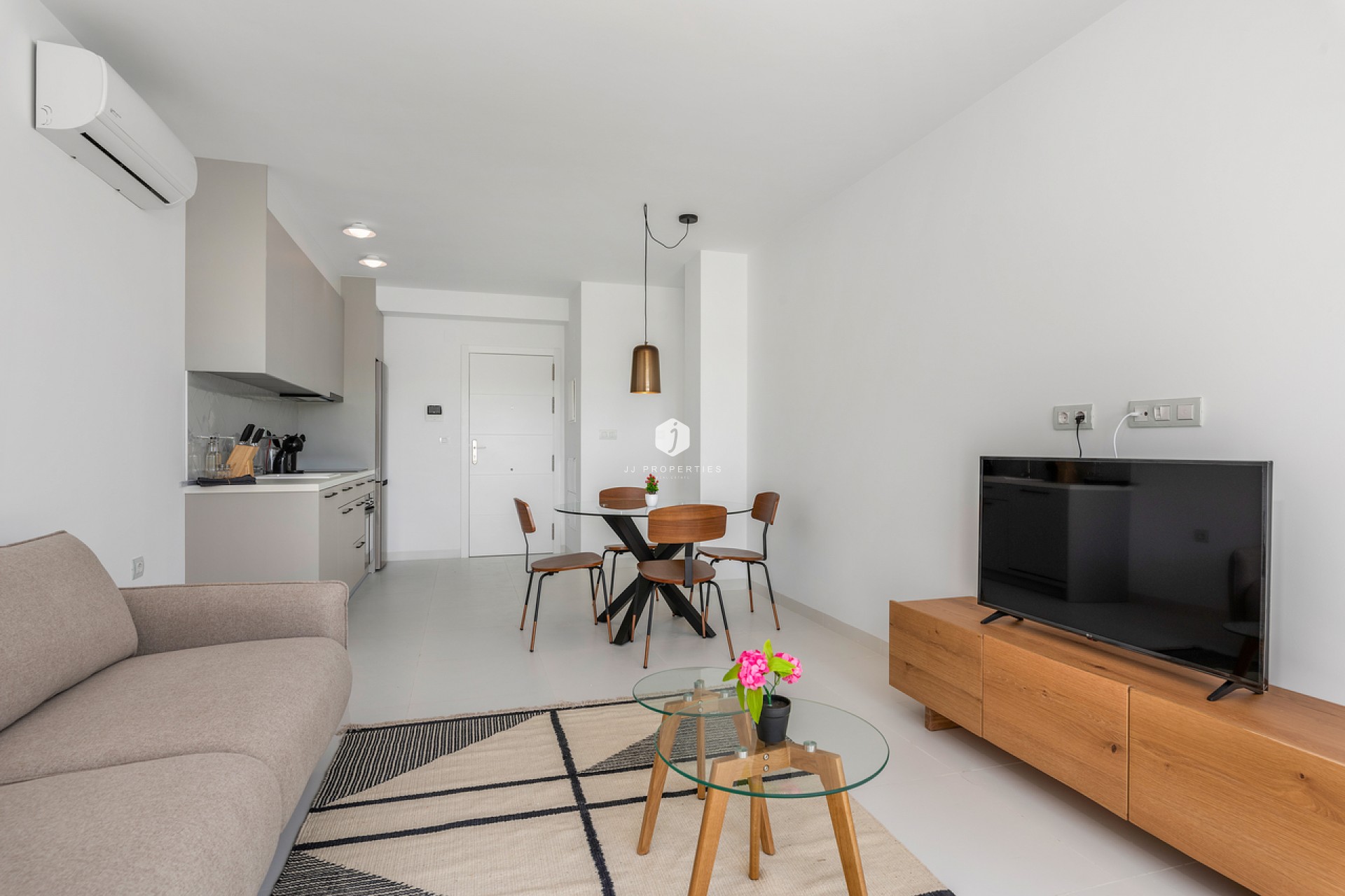 Aus zweiter Hand - Wohnung -
San Miguel de Salinas - Inland