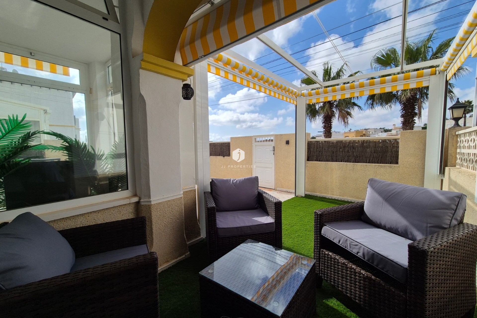 Aus zweiter Hand - Wohnung -
San Miguel de Salinas - Inland