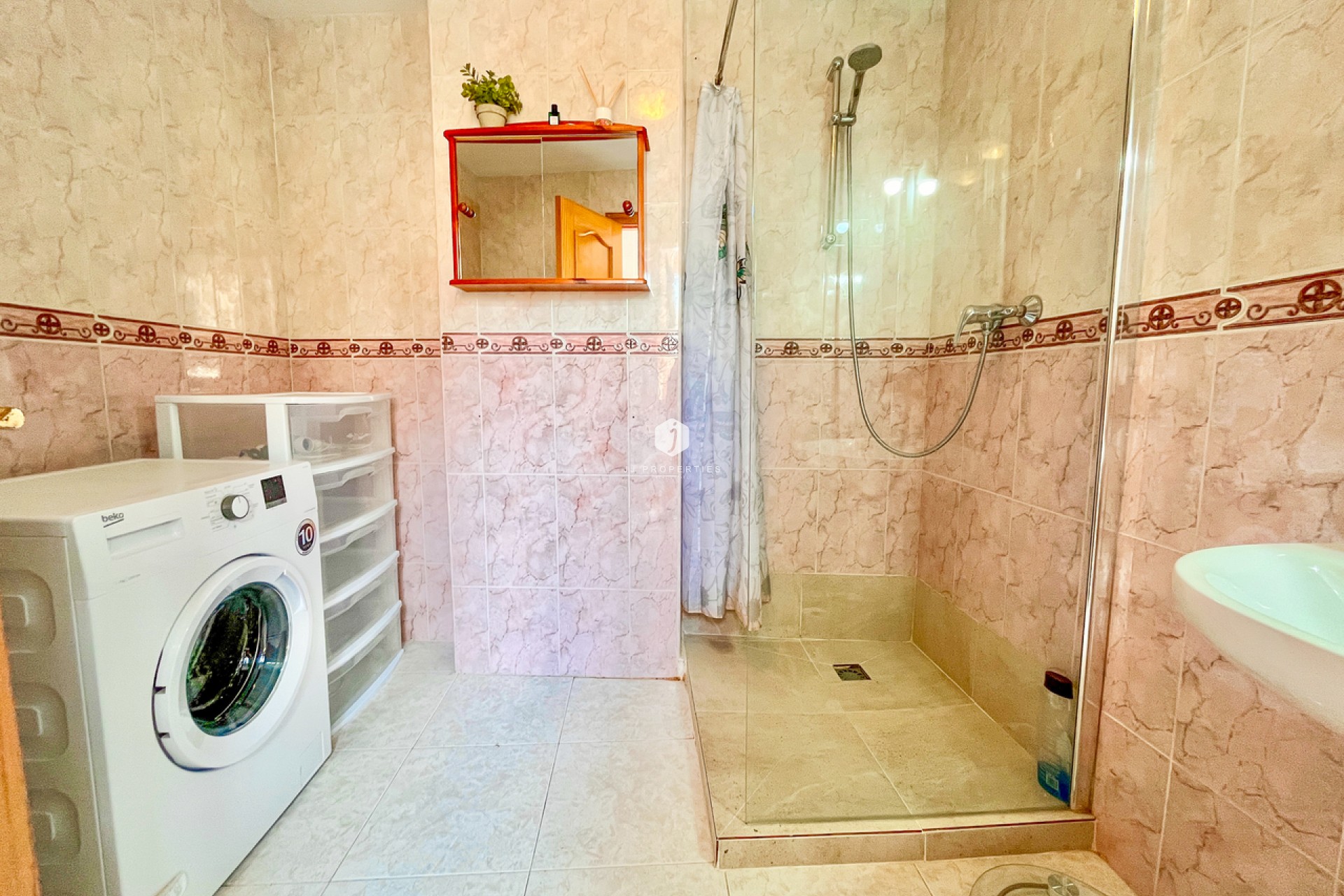 Aus zweiter Hand - Wohnung -
San Miguel de Salinas - Inland
