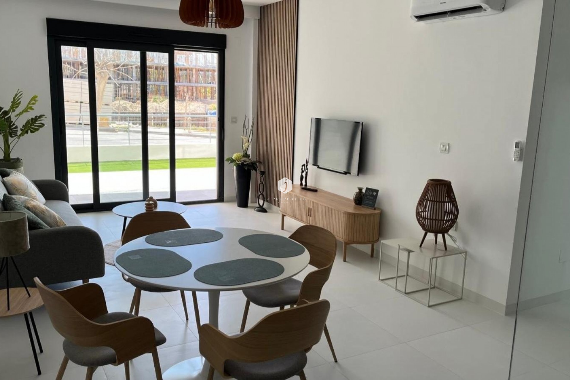 Aus zweiter Hand - Wohnung -
San Miguel de Salinas - Inland