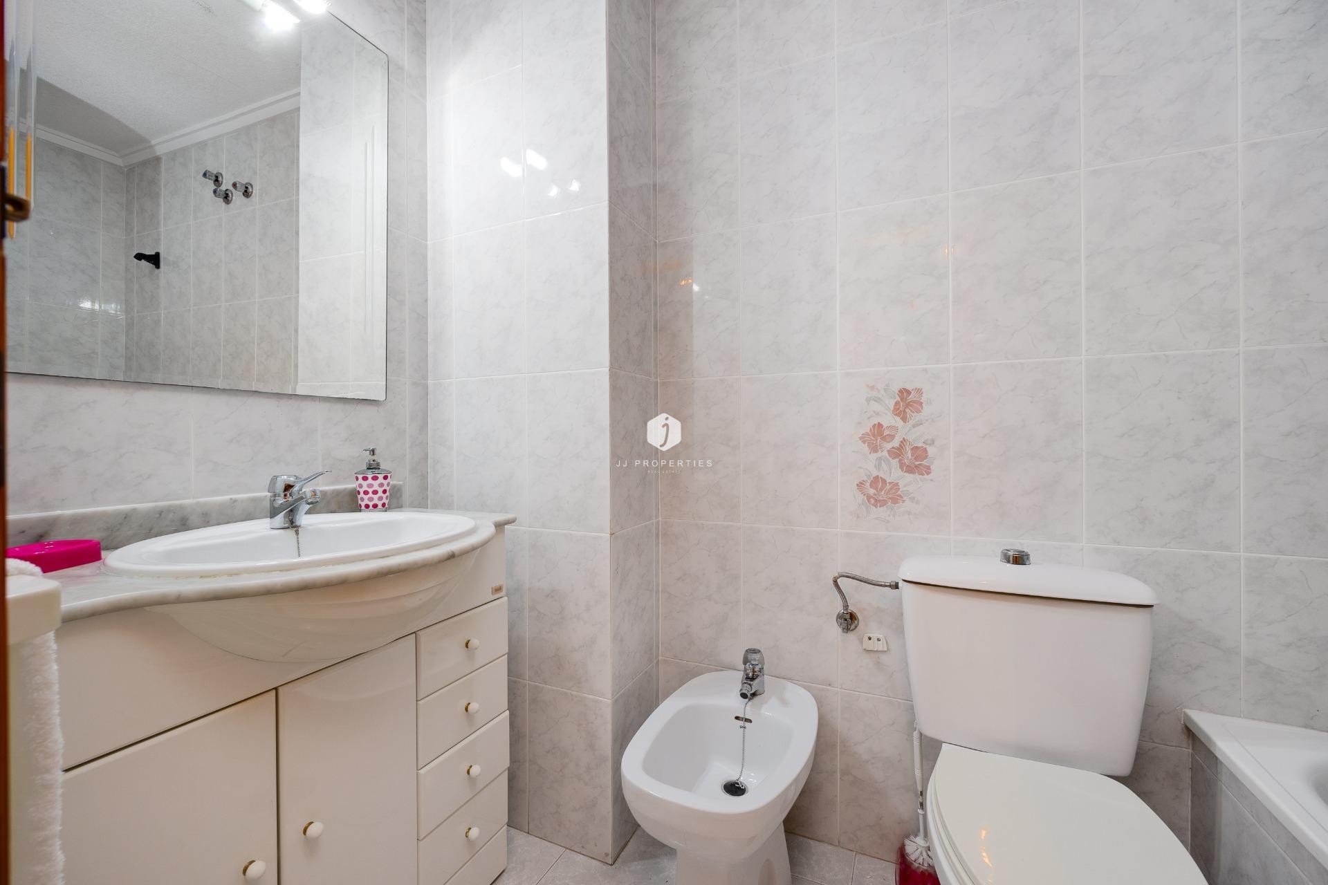 Aus zweiter Hand - Wohnung -
Torrevieja - Acequion