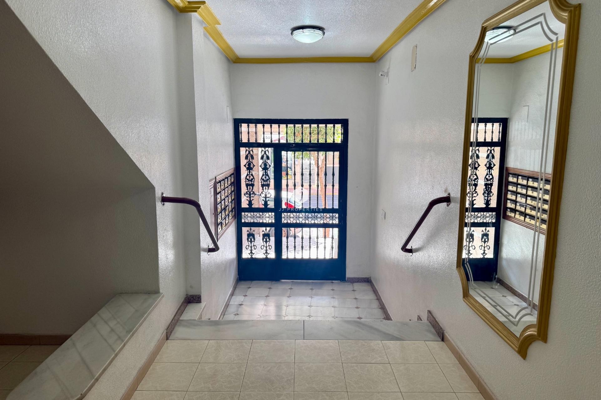 Aus zweiter Hand - Wohnung -
Torrevieja - Centro