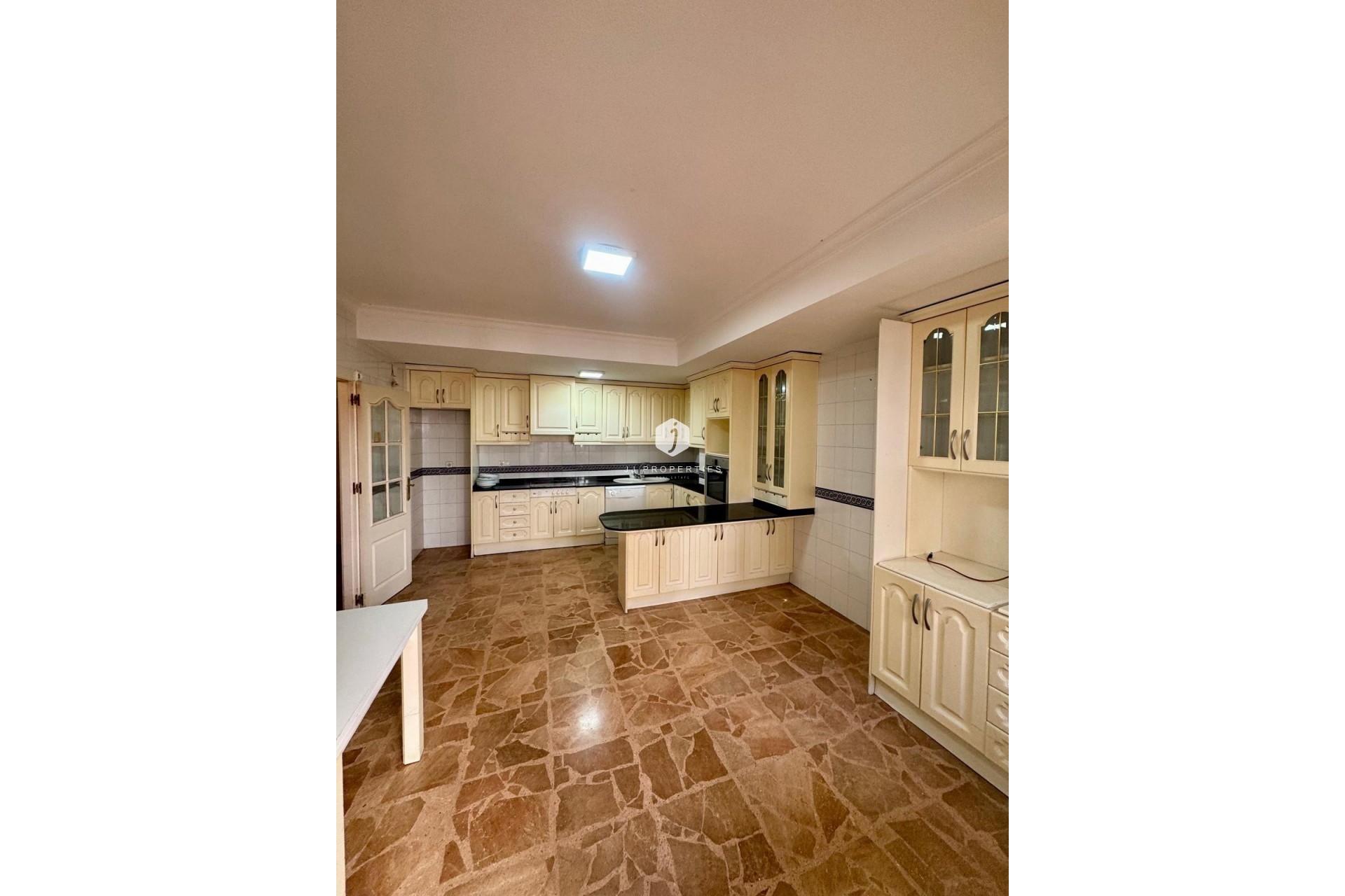 Aus zweiter Hand - Wohnung -
Torrevieja - Centro