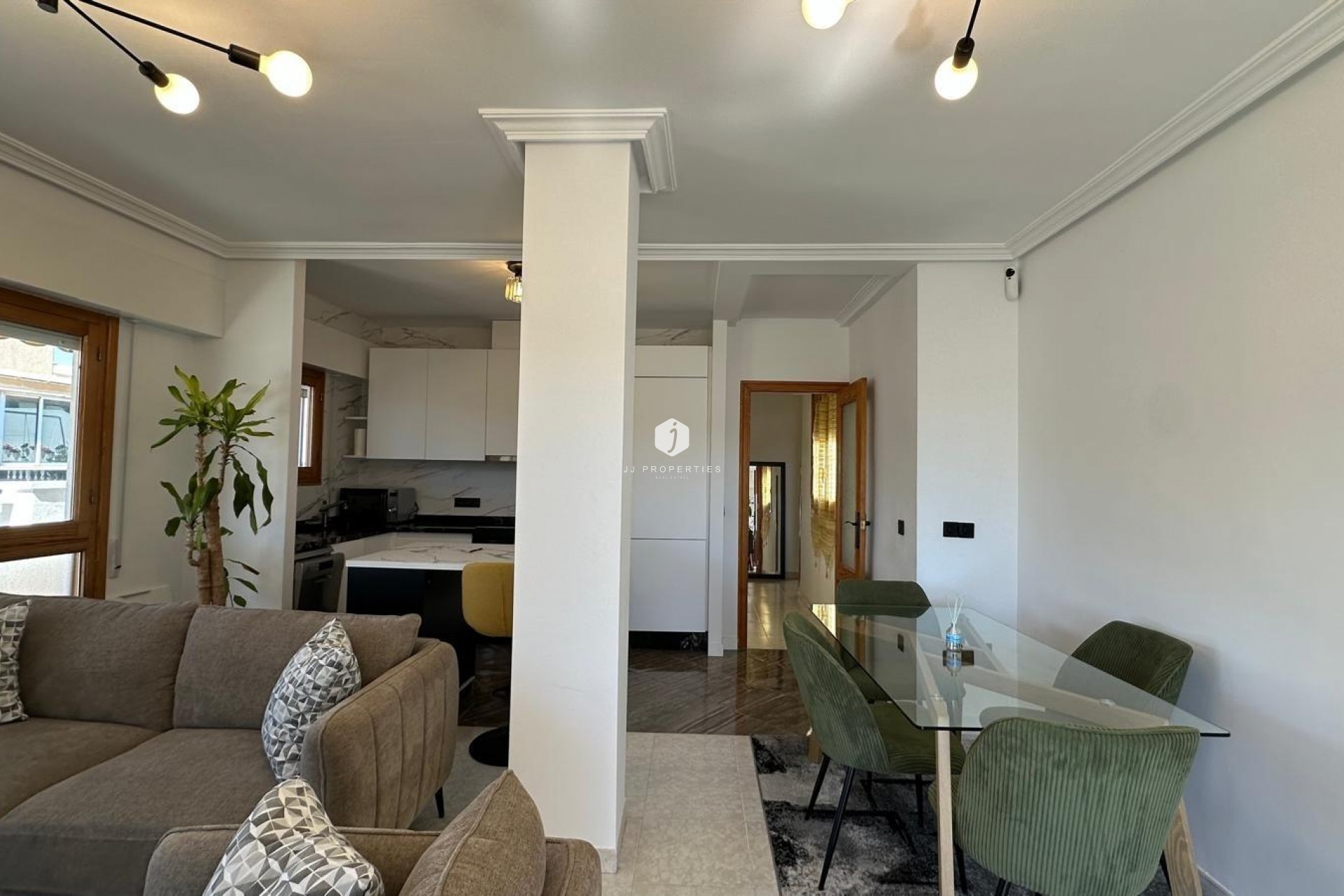 Aus zweiter Hand - Wohnung -
Torrevieja - Centro