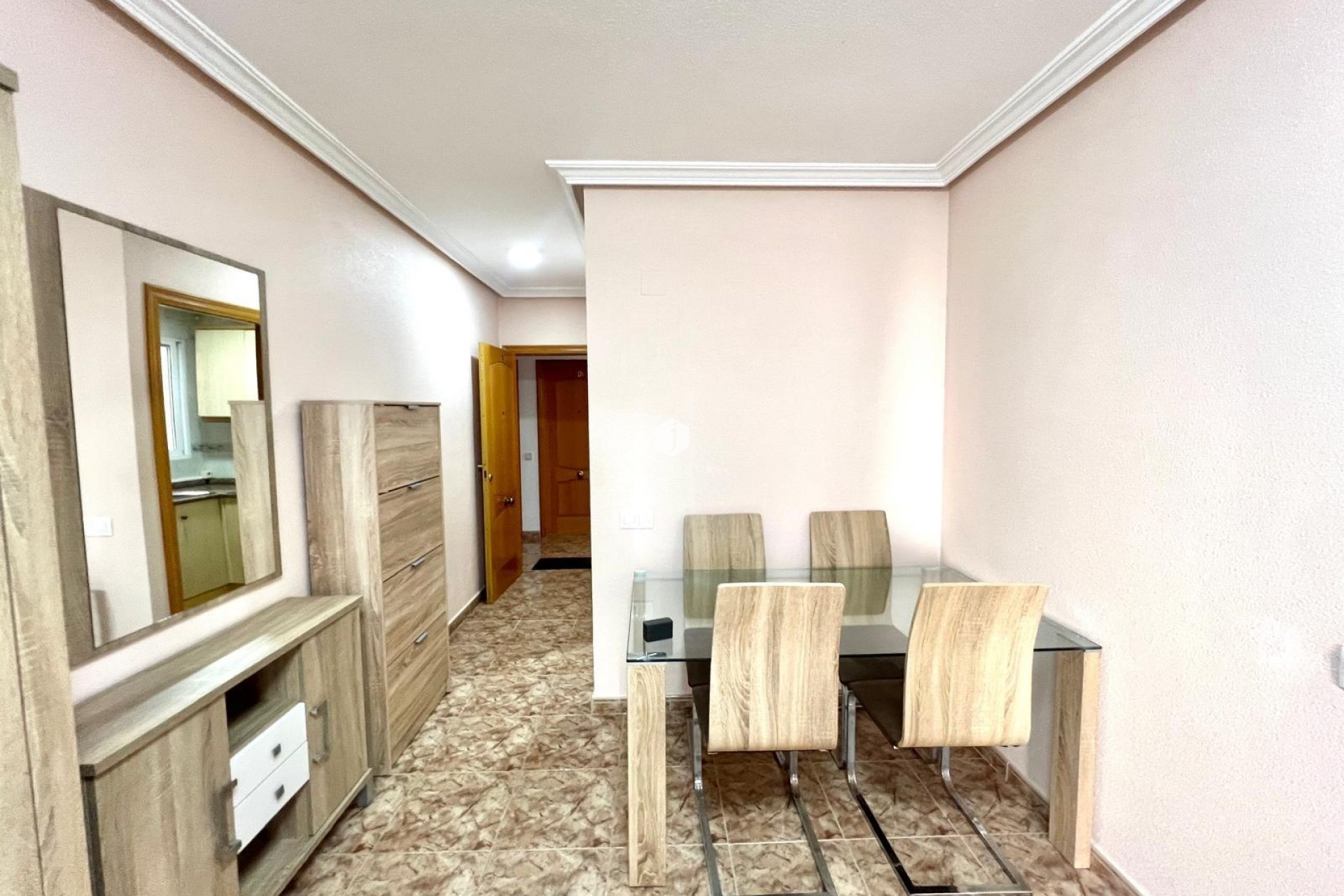 Aus zweiter Hand - Wohnung -
Torrevieja - Estacion de autobuses