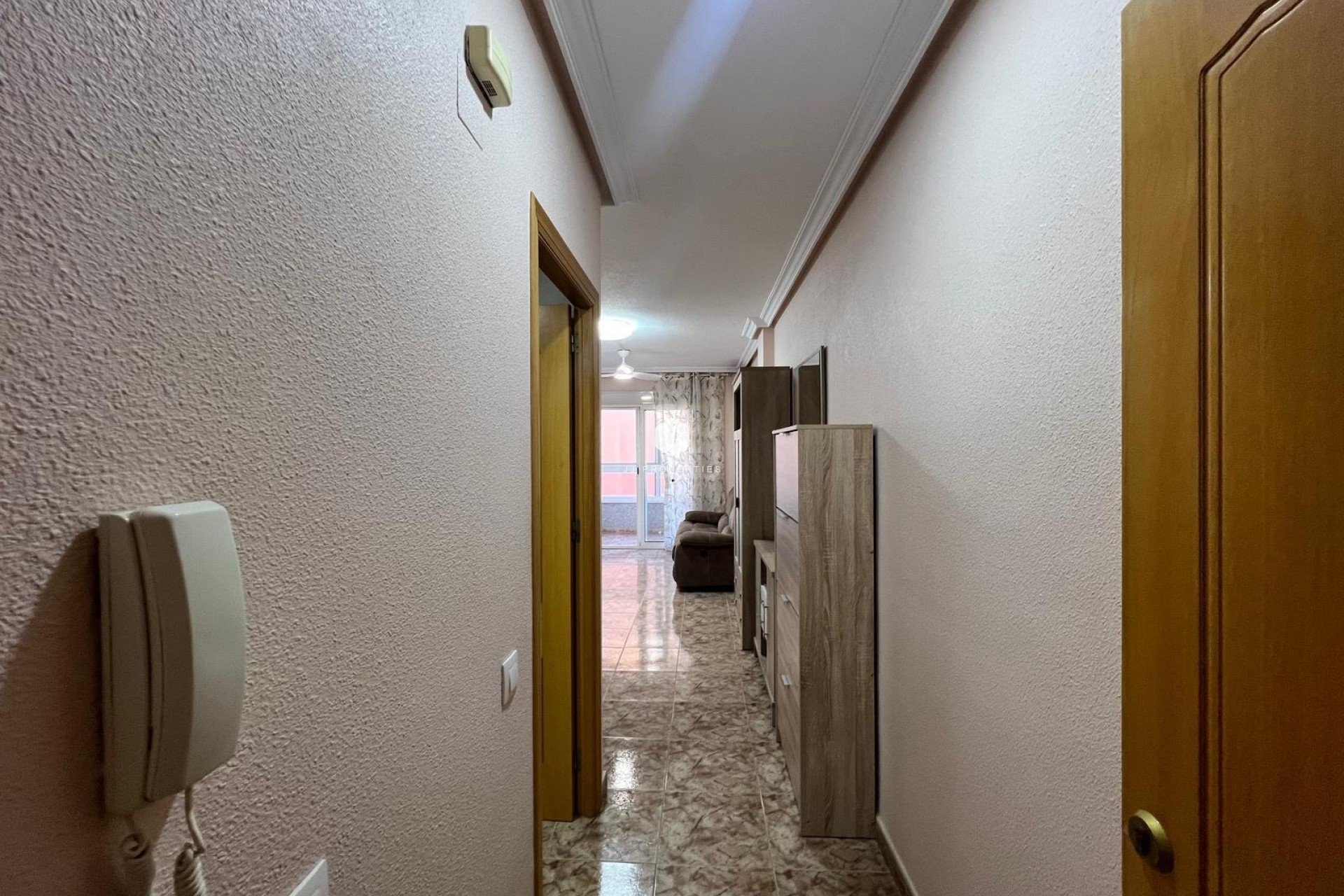 Aus zweiter Hand - Wohnung -
Torrevieja - Estacion de autobuses