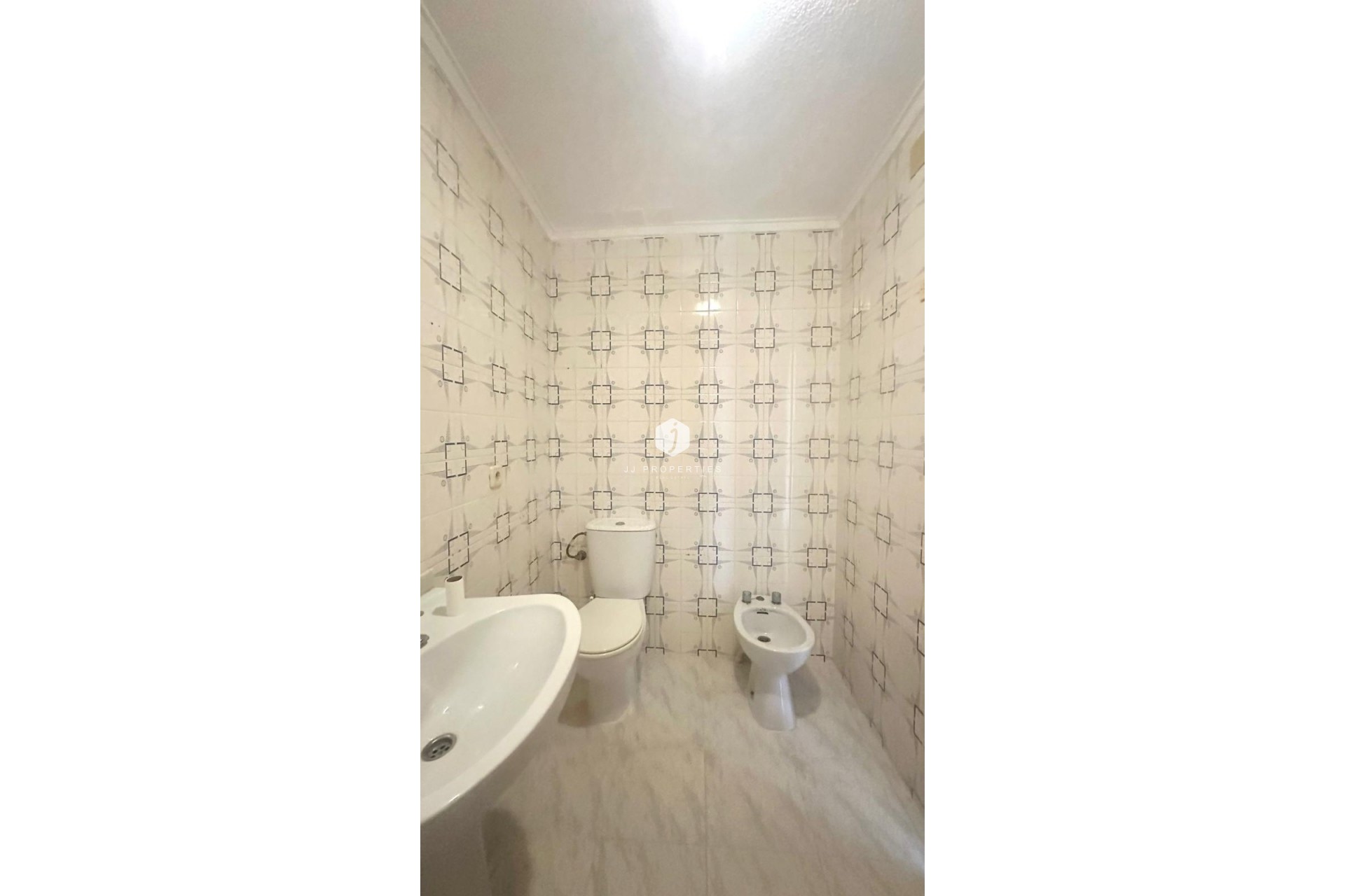 Aus zweiter Hand - Wohnung -
Torrevieja - Estacion de autobuses