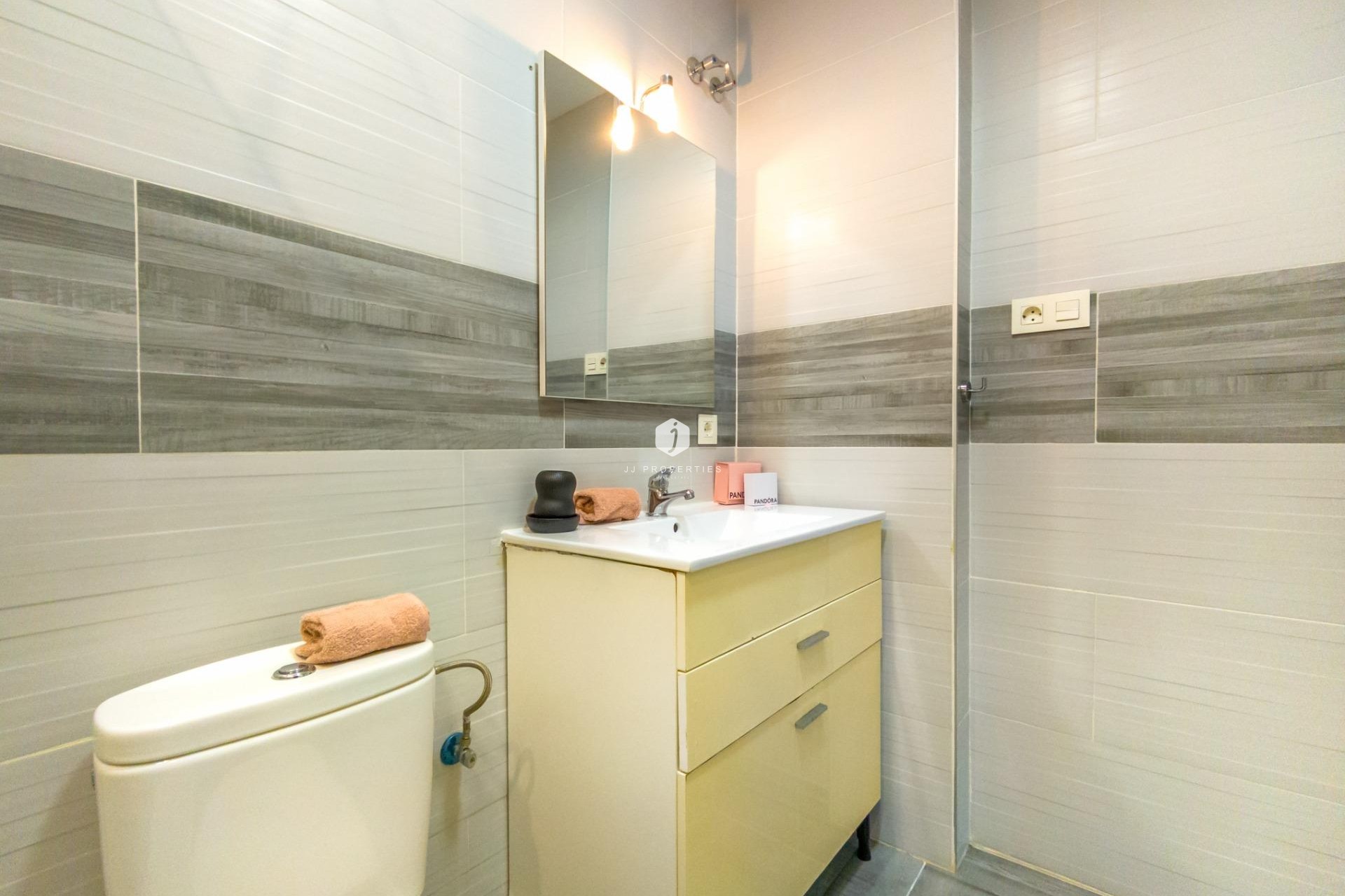 Aus zweiter Hand - Wohnung -
Torrevieja - Estacion de autobuses