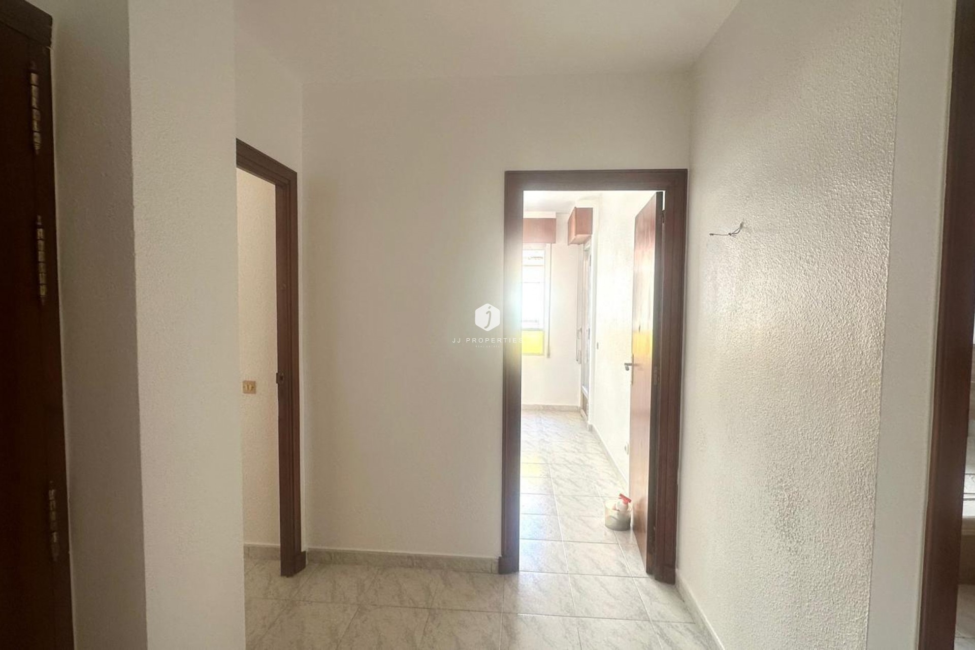 Aus zweiter Hand - Wohnung -
Torrevieja - Estacion de autobuses