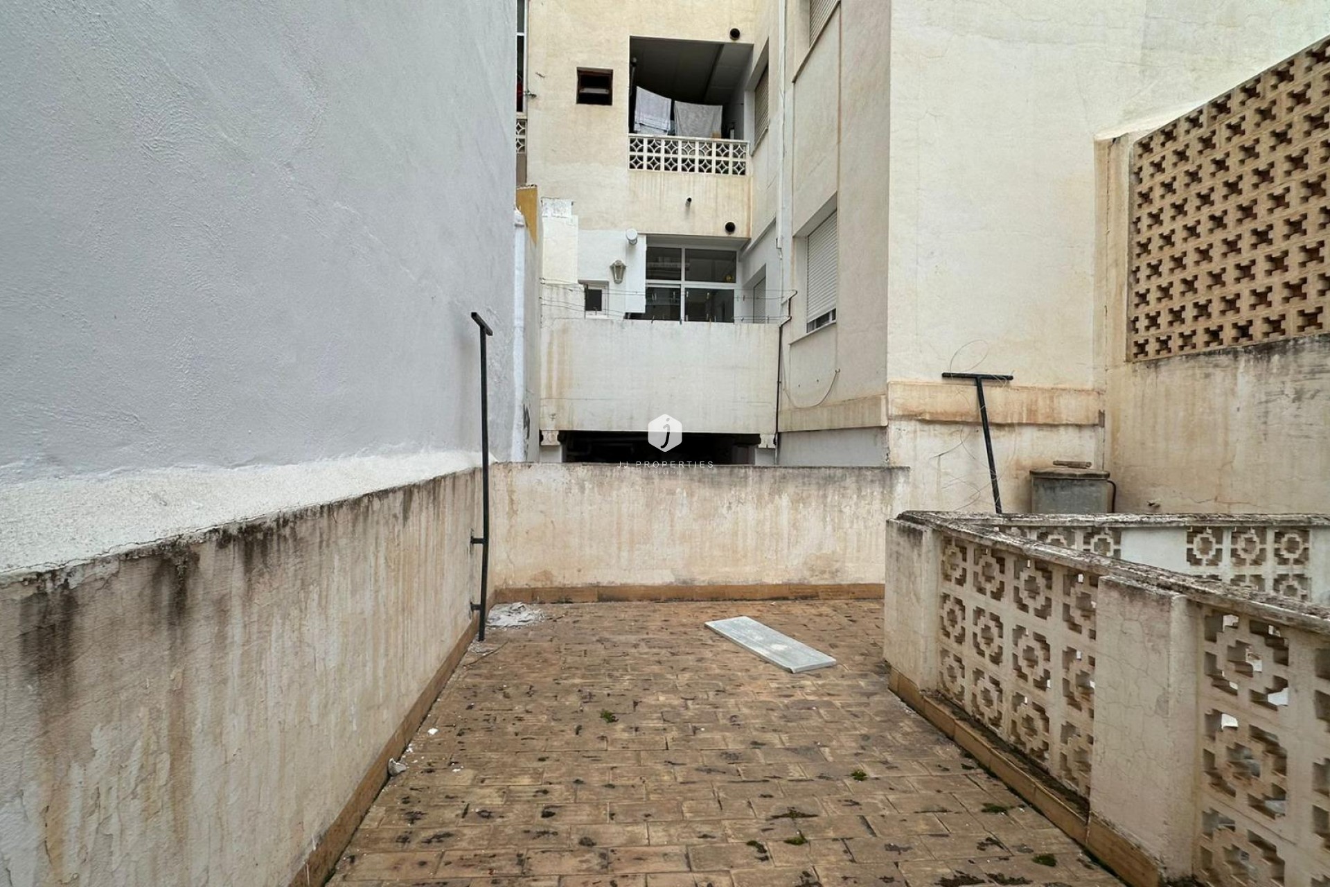 Aus zweiter Hand - Wohnung -
Torrevieja - Estacion de autobuses